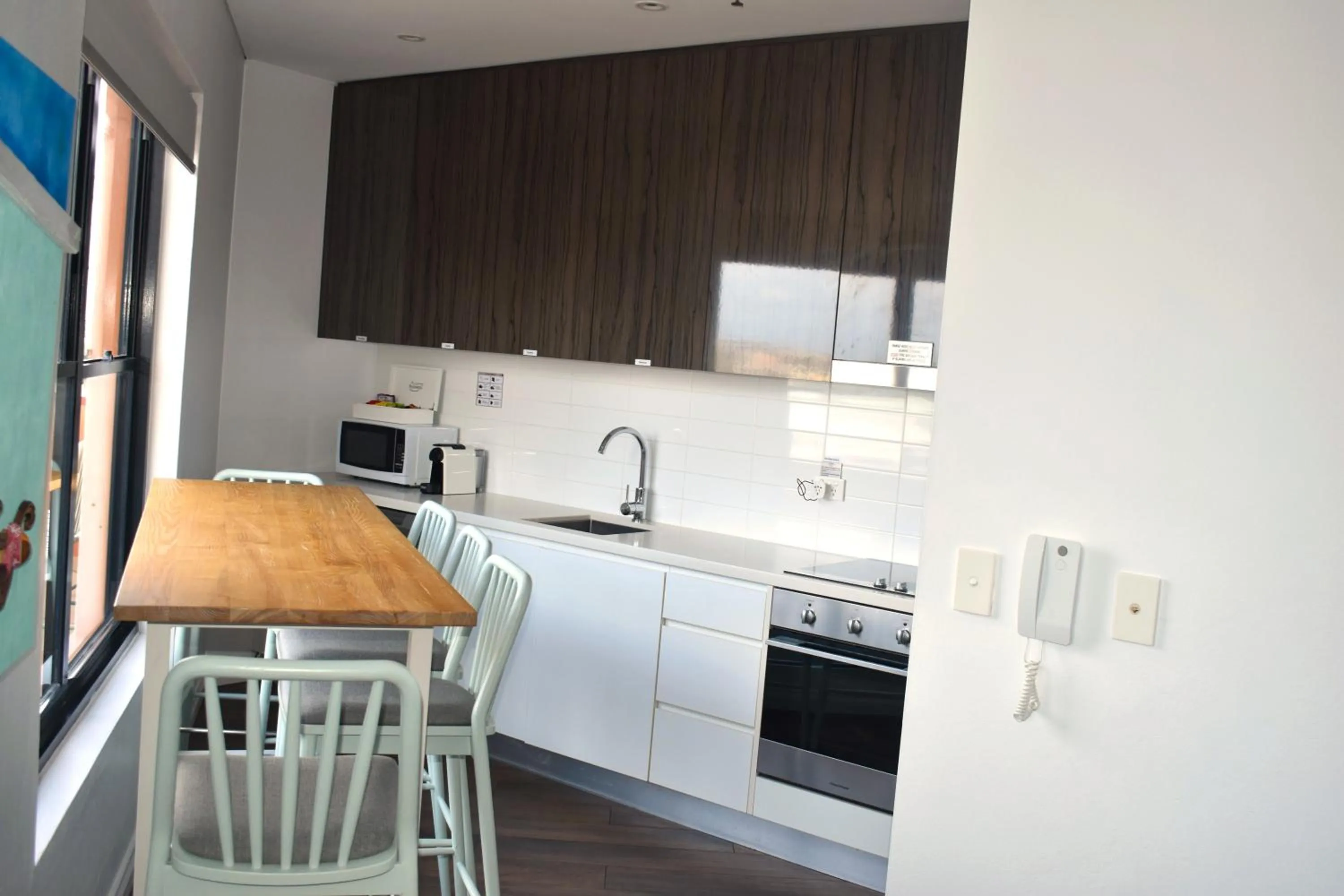 Dining area in Bondi 38 Serviced Apartments