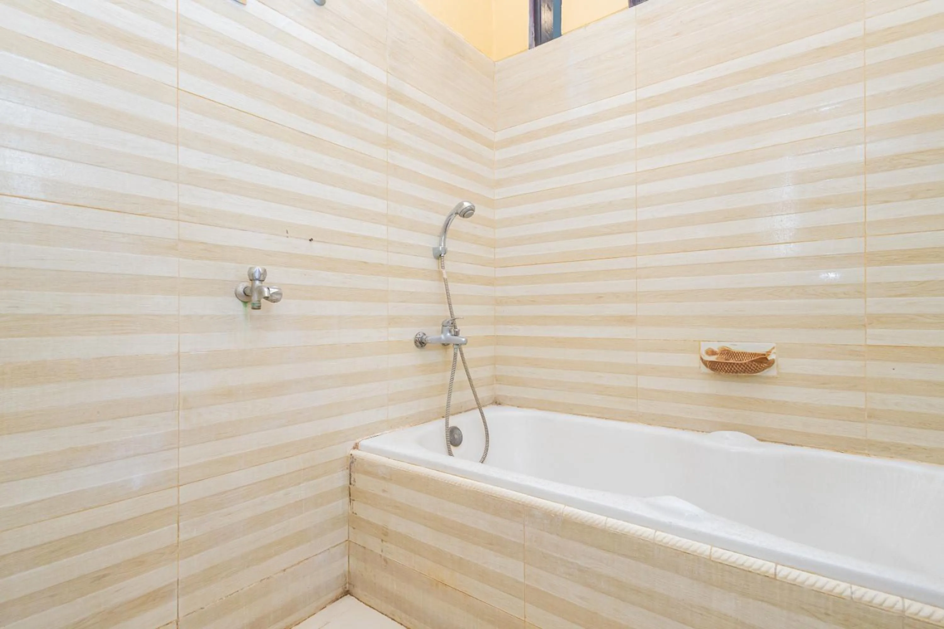 Shower in Boss Residence Serang Mitra RedDoorz