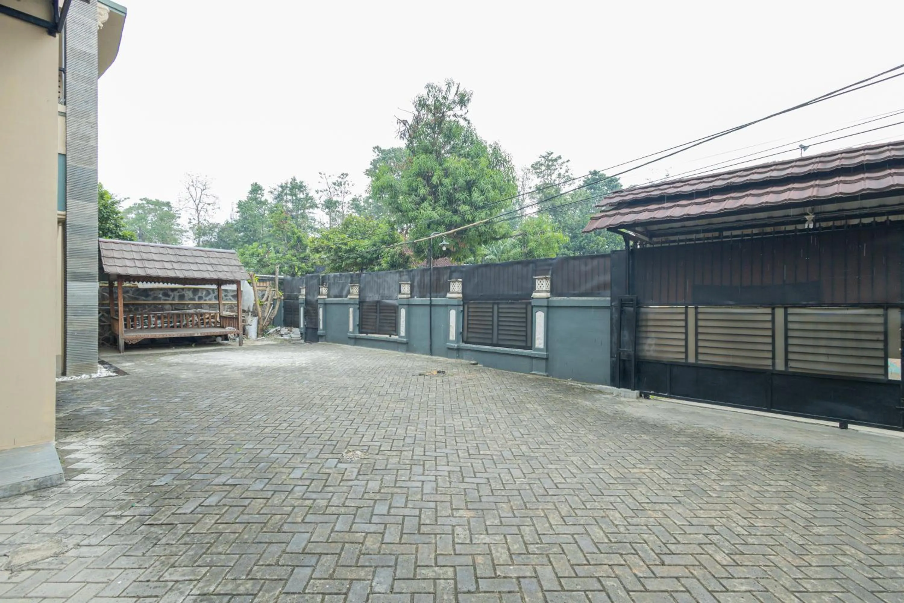 Property building in Boss Residence Serang Mitra RedDoorz