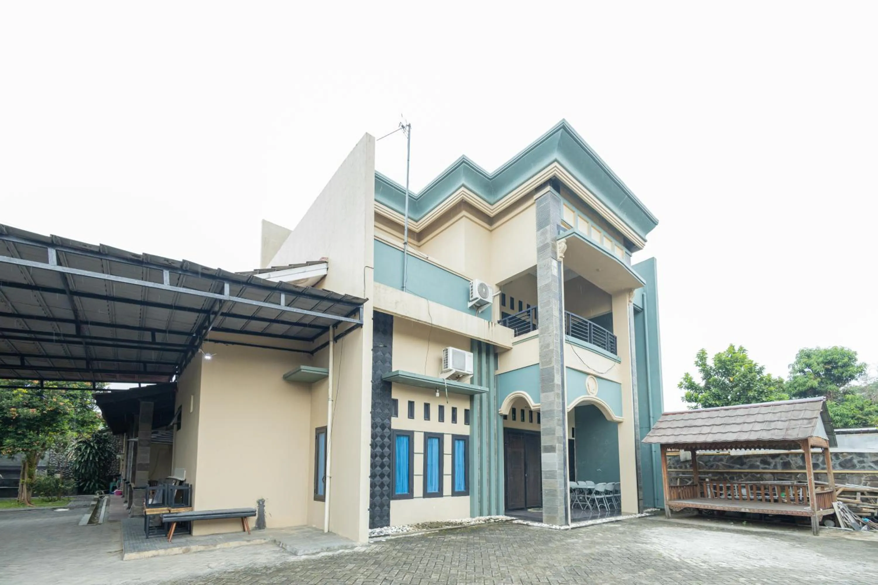 Property building in Boss Residence Serang Mitra RedDoorz