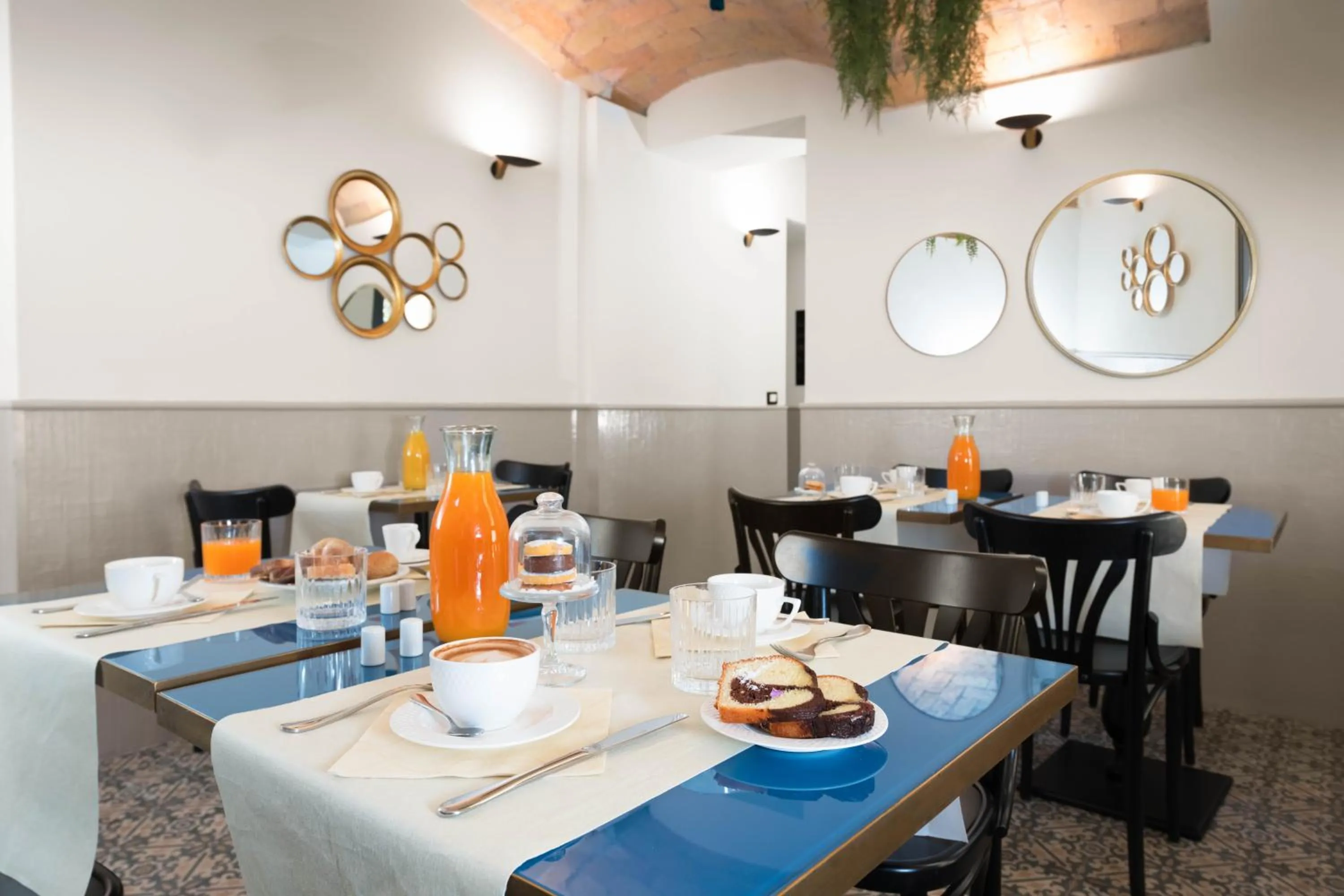 Restaurant/places to eat in Hotel La Ville Rome