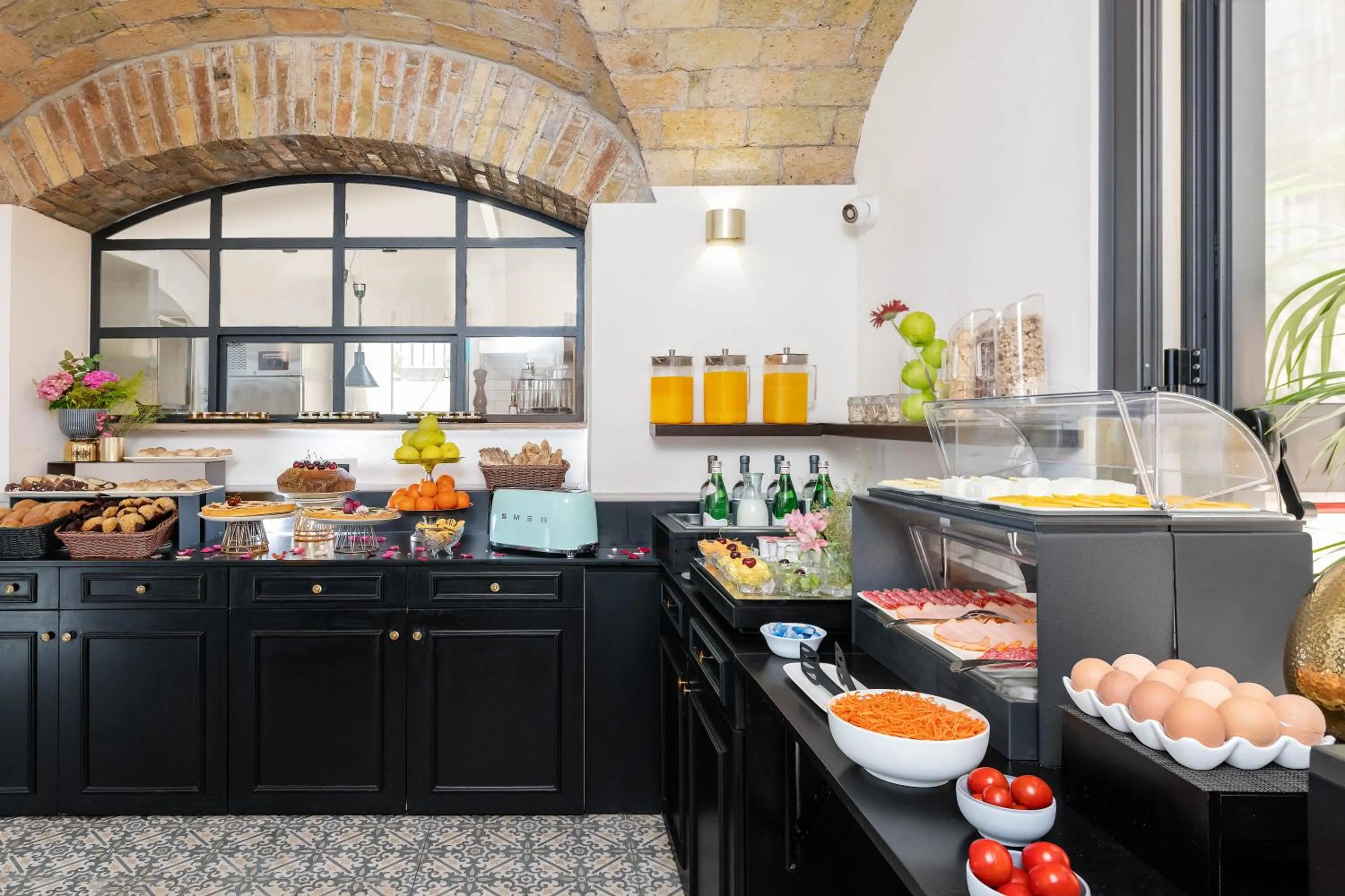 Restaurant/places to eat in Hotel La Ville Rome