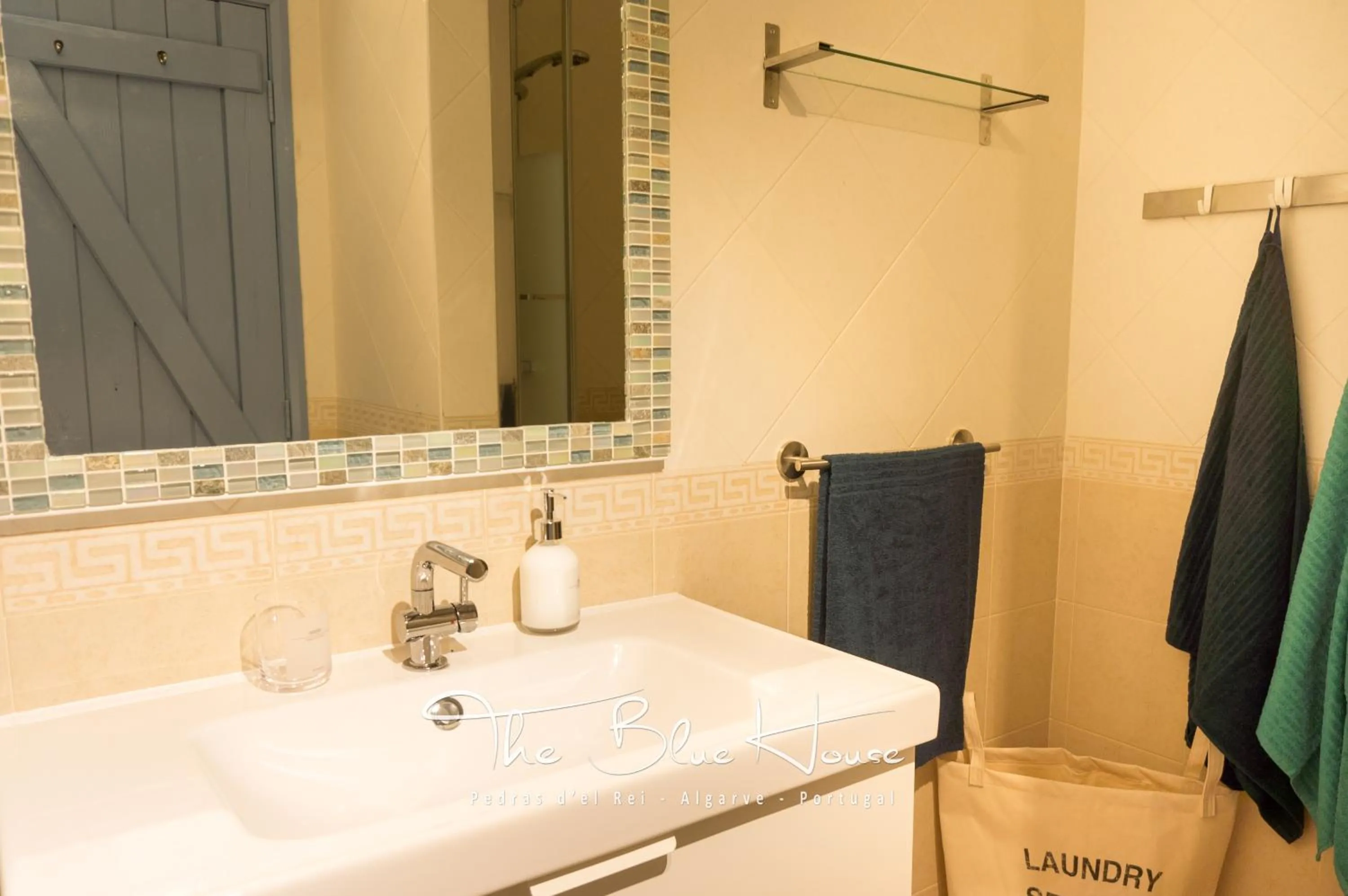 Bathroom in The Blue House, Pedras D'el Rei, Tavira