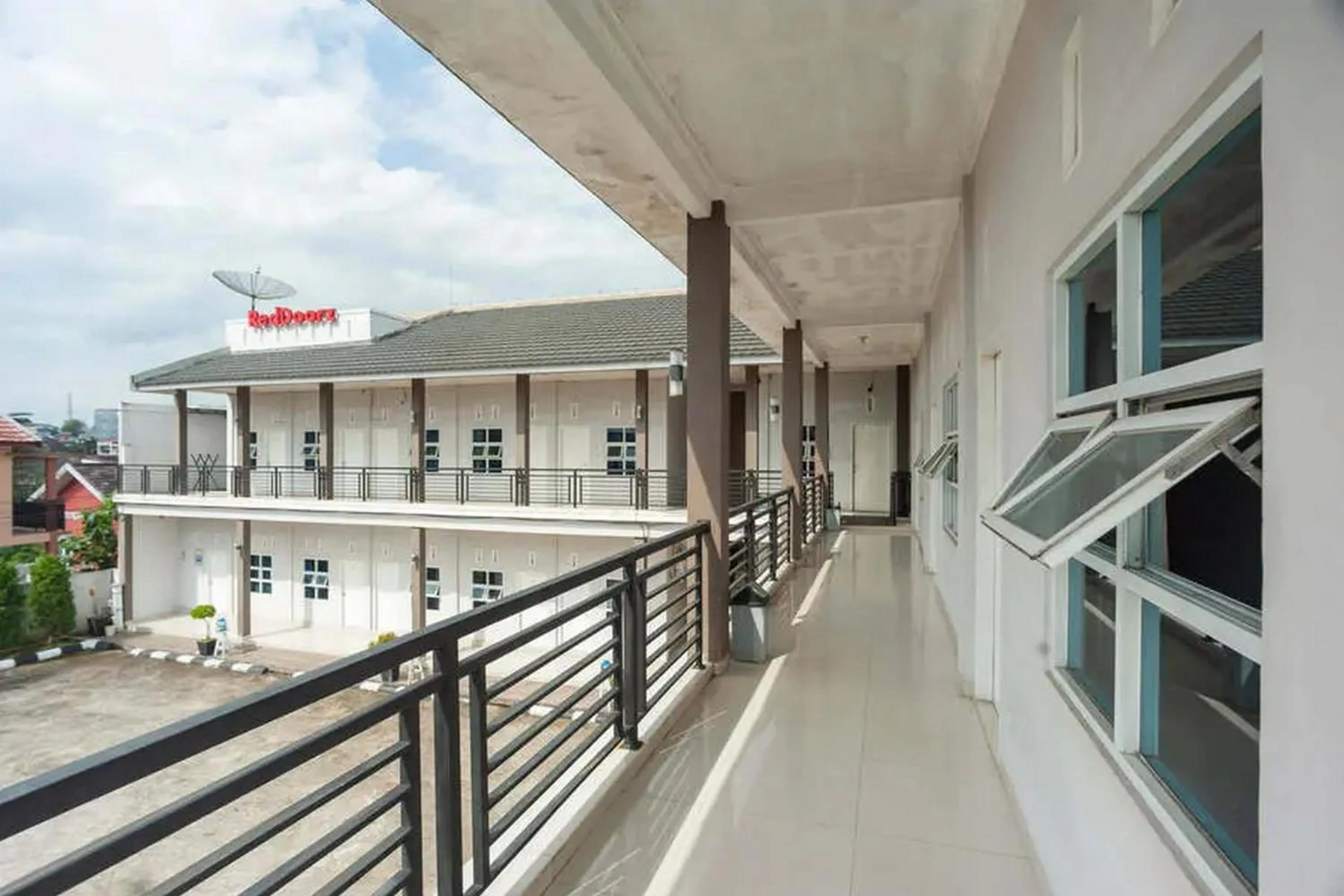 Property building in RedDoorz at Jalan HOS Cokroaminoto Jambi