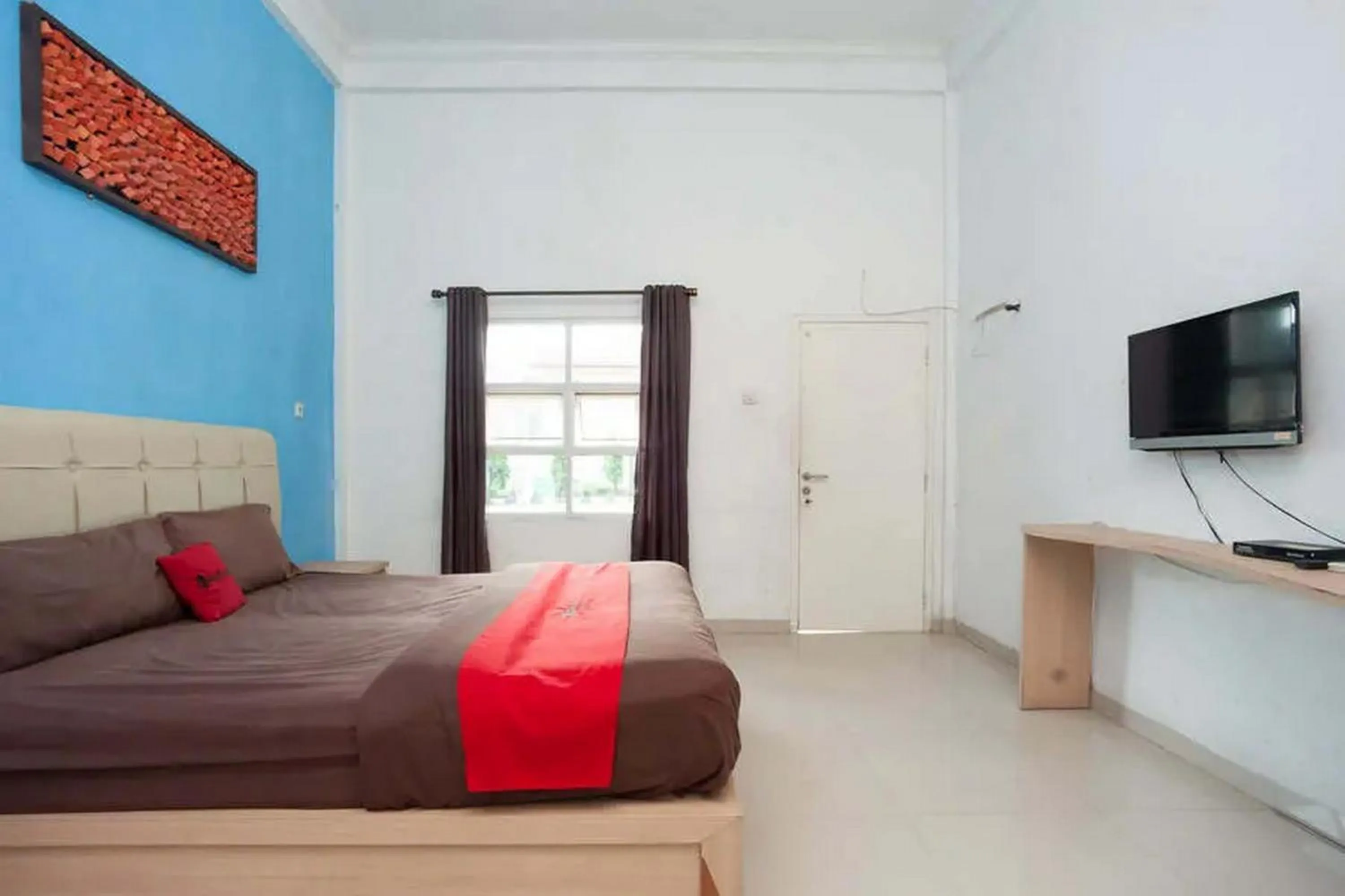 Bedroom, Bed in RedDoorz at Jalan HOS Cokroaminoto Jambi