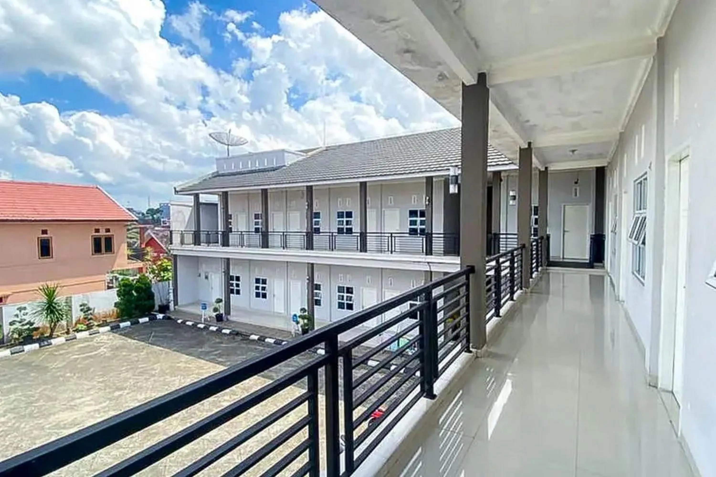 Property building in RedDoorz at Jalan HOS Cokroaminoto Jambi