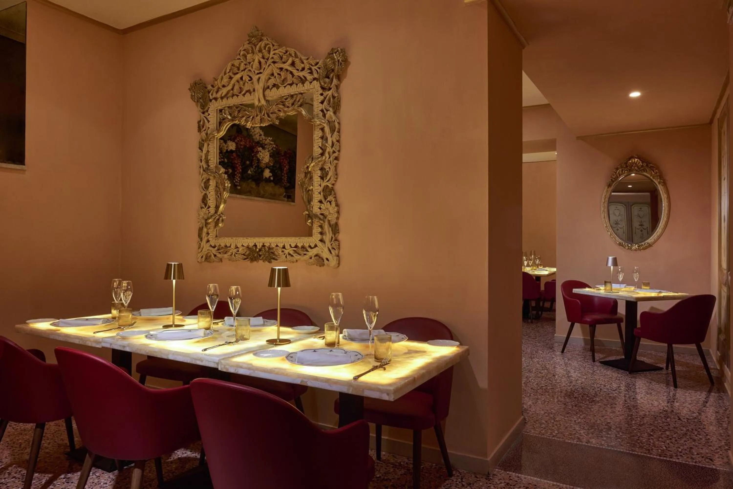 Restaurant/places to eat in Golden Tulip Rome Piram