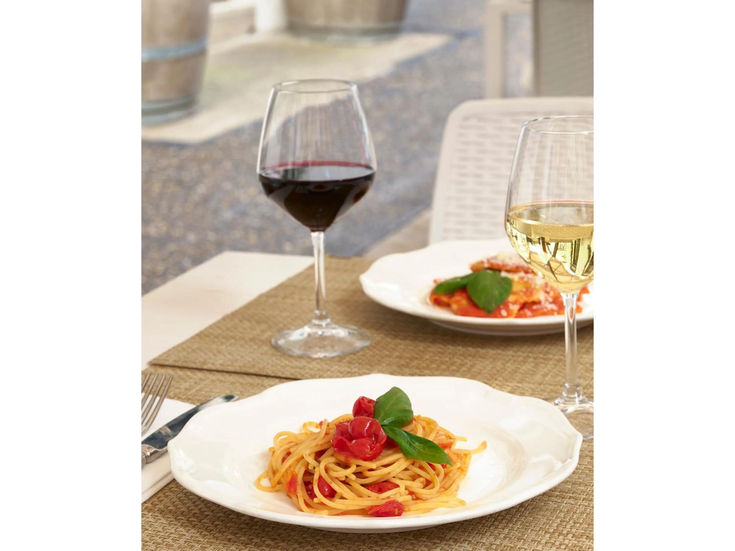 Restaurant/places to eat in Golden Tulip Rome Piram