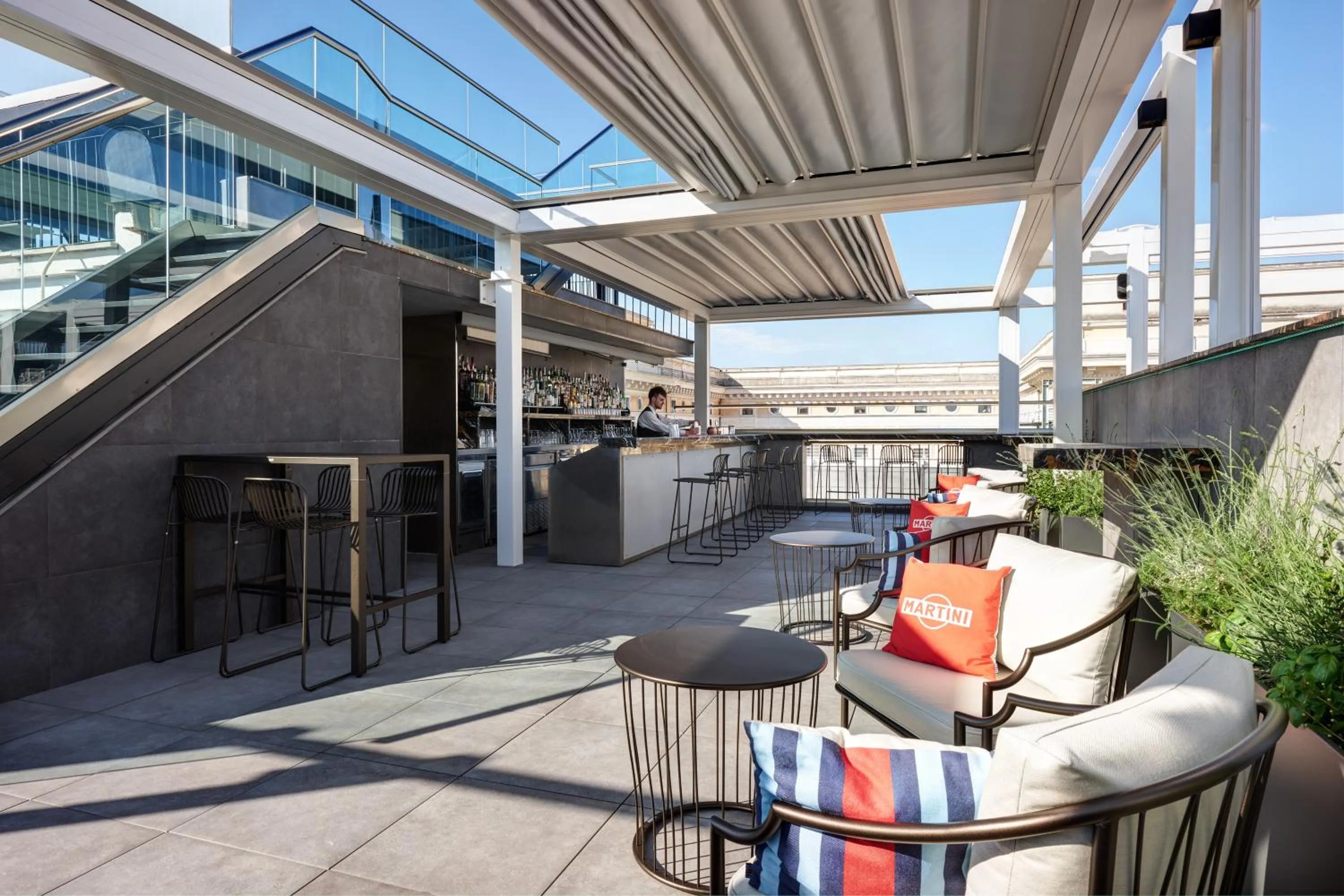 Restaurant/places to eat in Golden Tulip Rome Piram