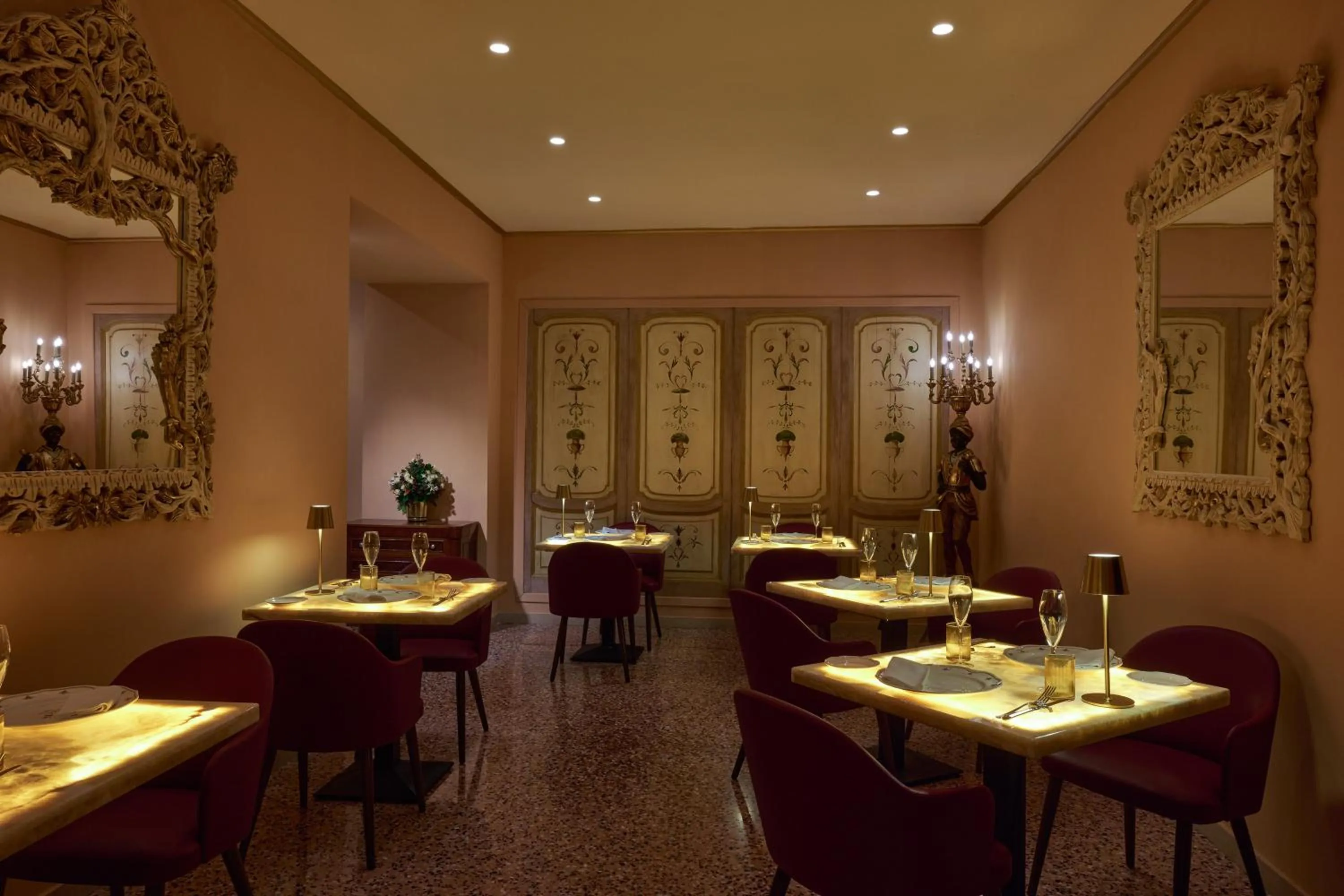 Restaurant/places to eat in Golden Tulip Rome Piram