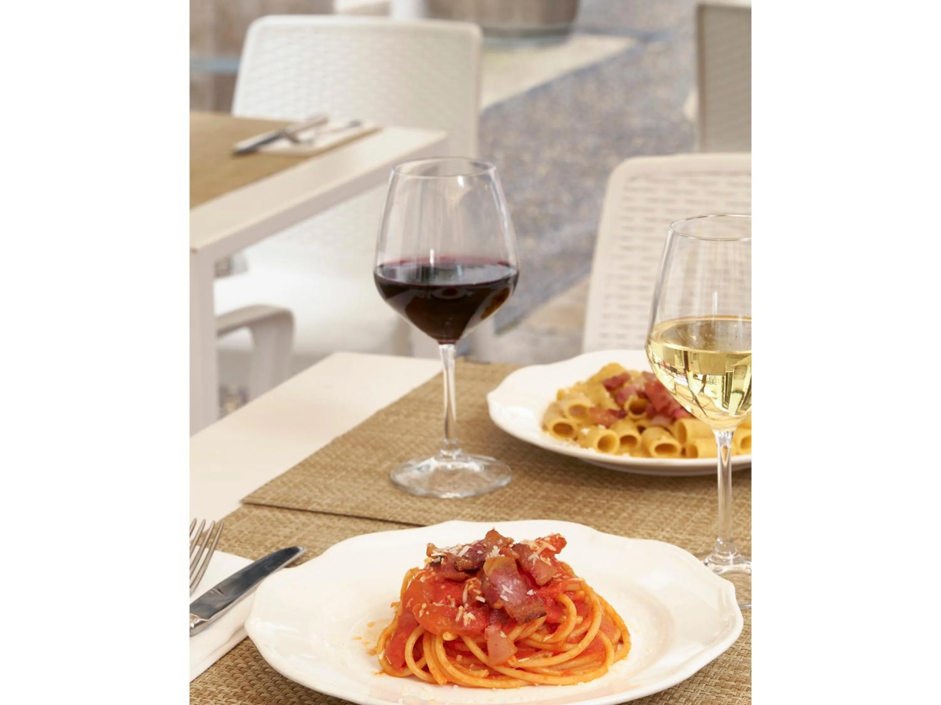 Restaurant/places to eat in Golden Tulip Rome Piram