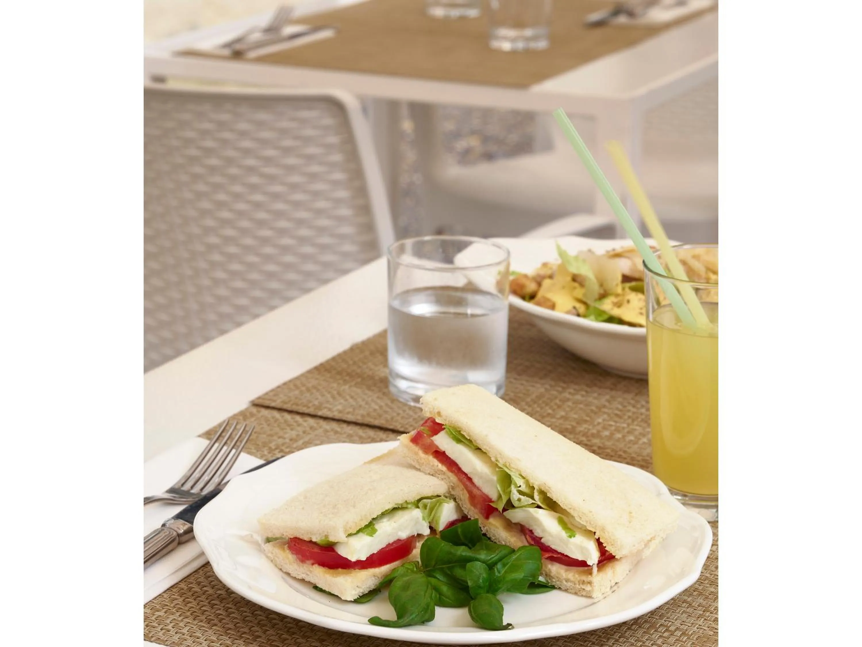 Restaurant/places to eat in Golden Tulip Rome Piram