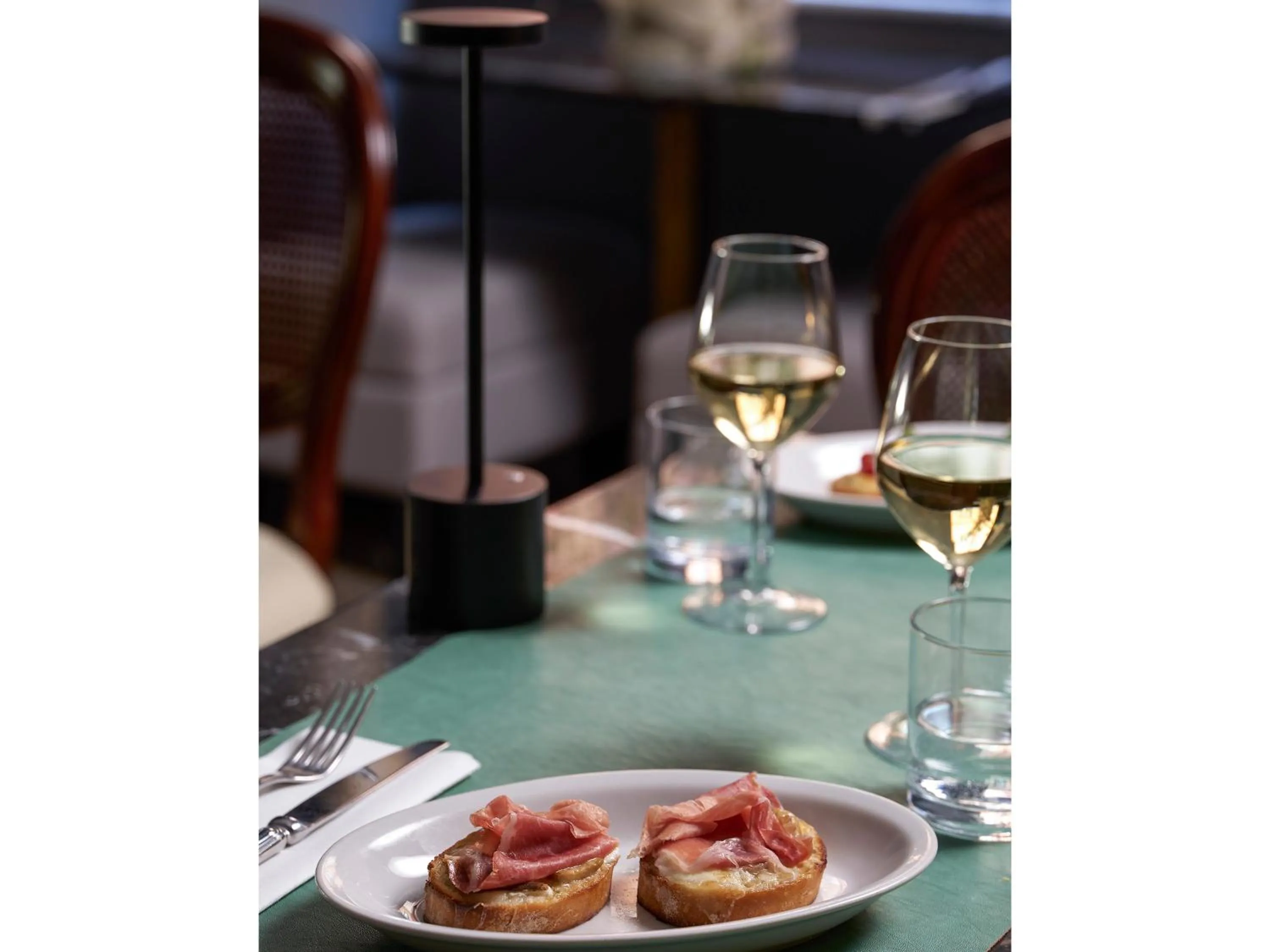 Restaurant/places to eat in Golden Tulip Rome Piram