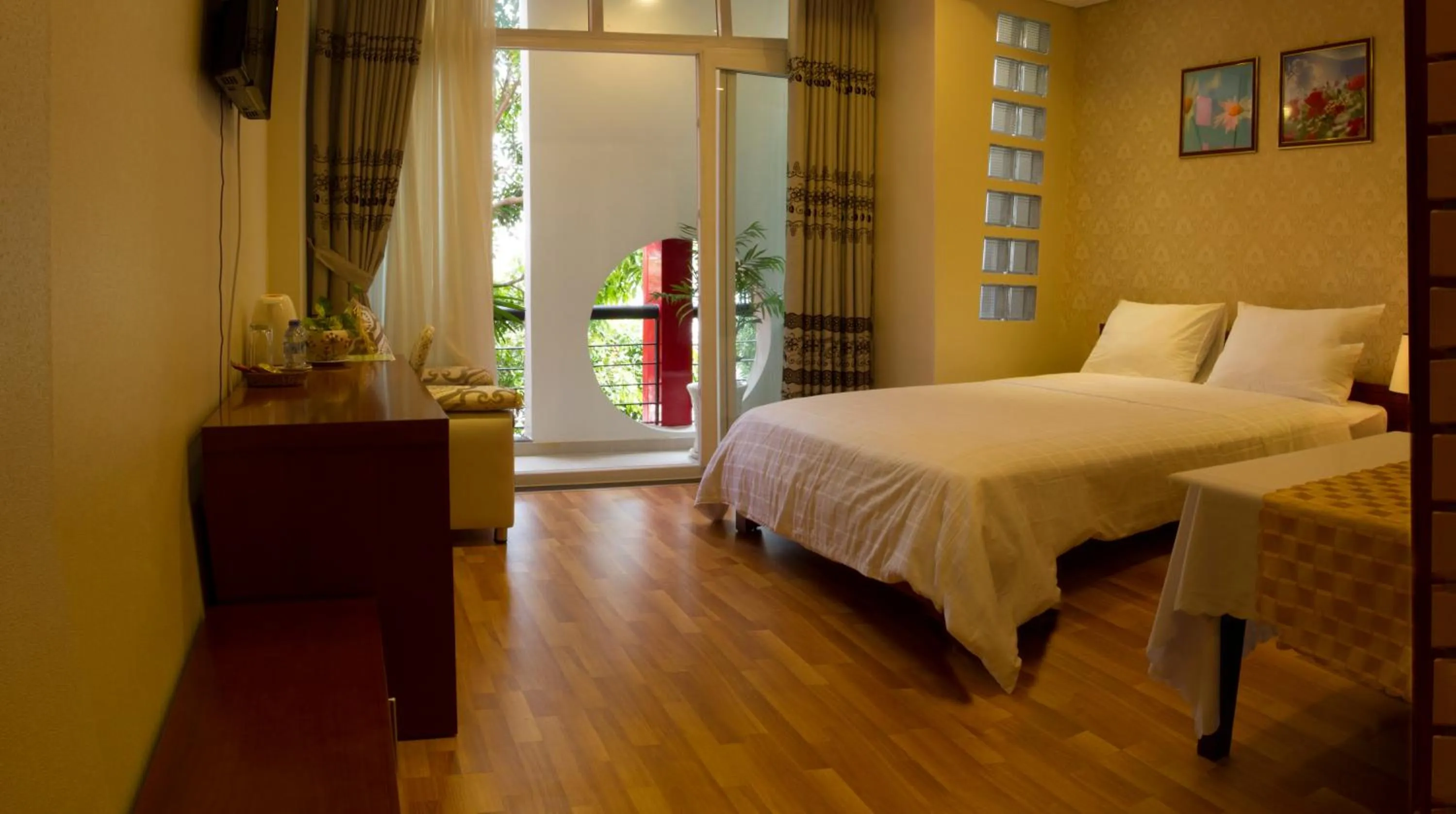 Photo of the whole room, Bed in Anh Dao Mekong Hotel