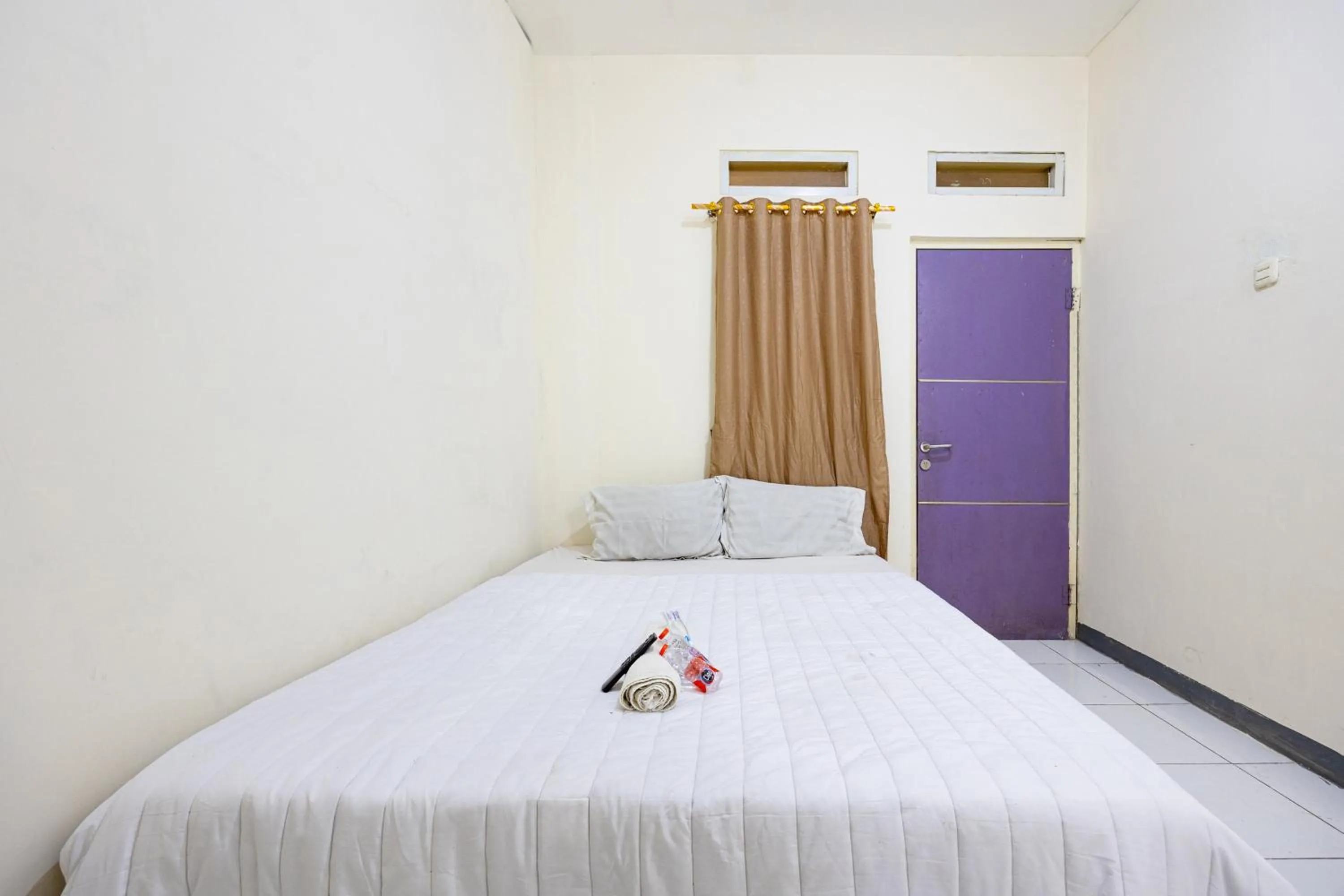 Bedroom, Bed in Simple Hotel Bogor RedPartner