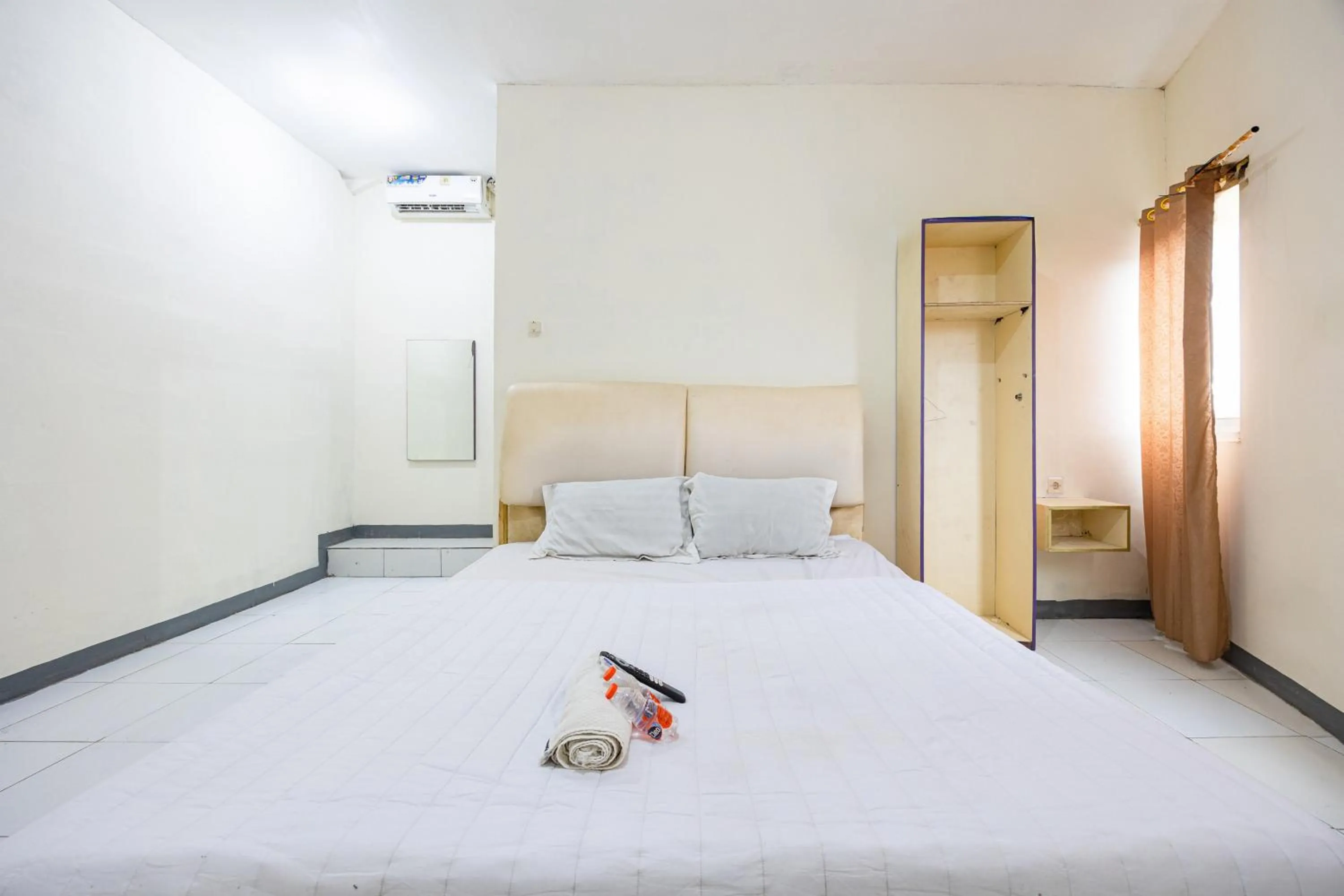Bedroom, Bed in Simple Hotel Bogor RedPartner