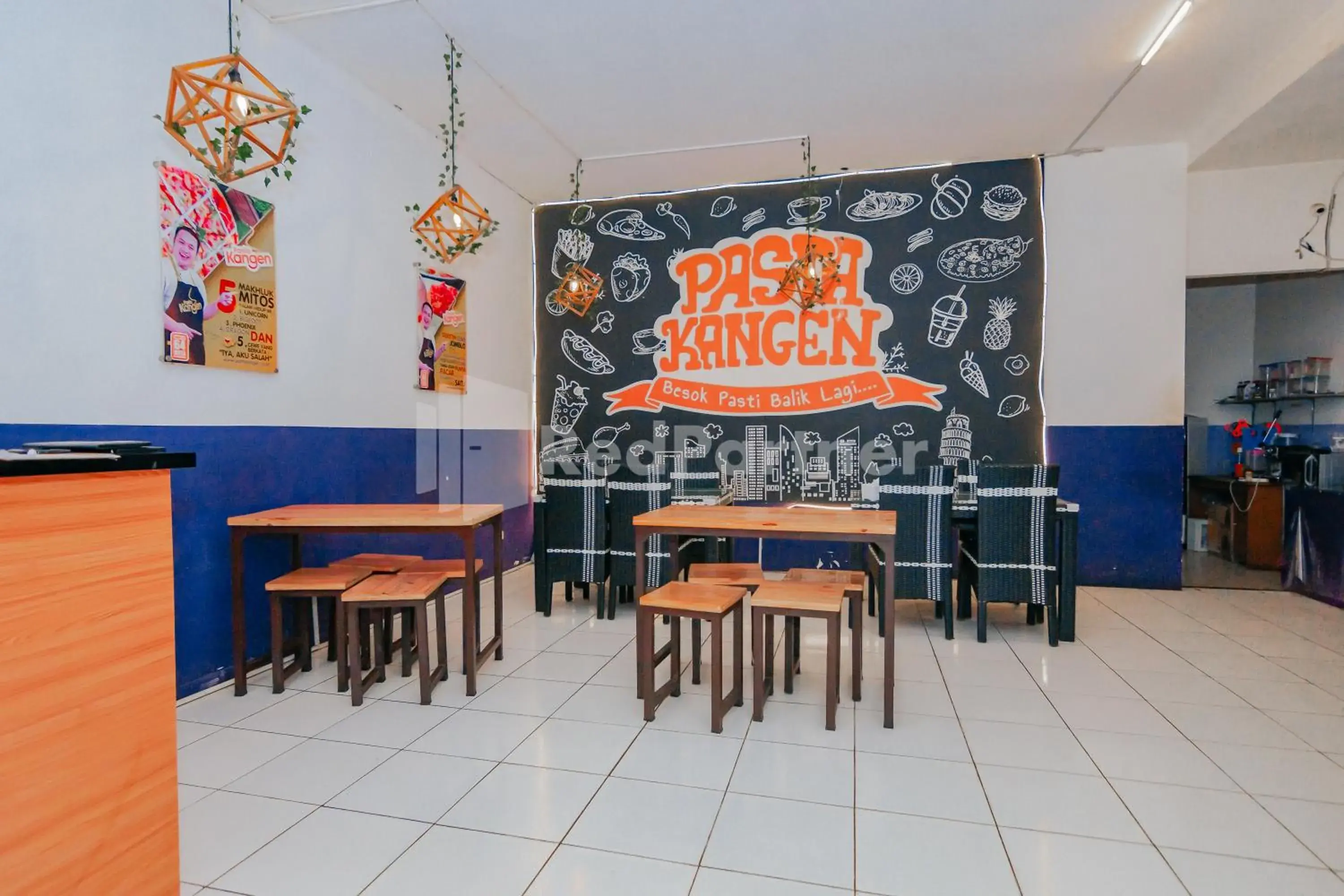 Lobby or reception in Ungu Kangen Hotel Bogor Mitra RedDoorz Lobby or reception in Ungu Kangen Hotel Bogor Mitra RedDoorz