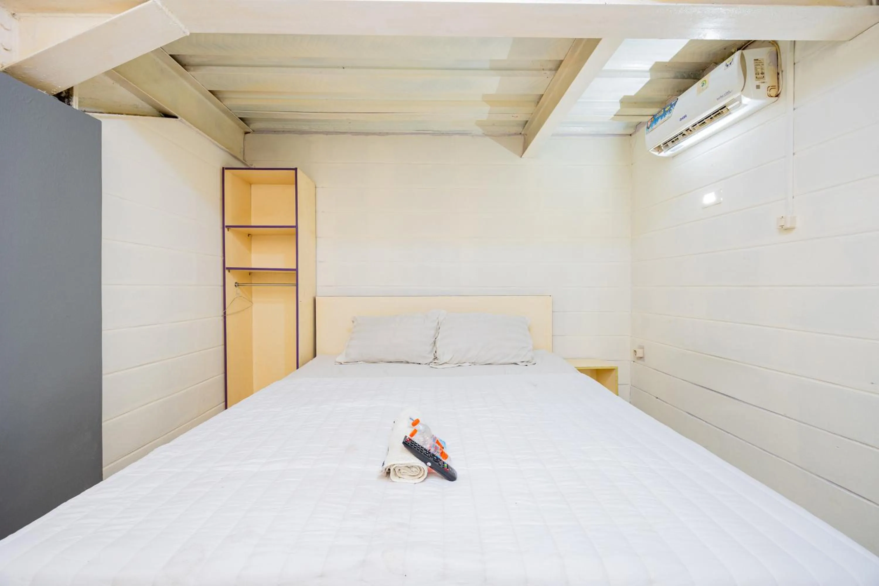 Bedroom, Bed in Simple Hotel Bogor RedPartner