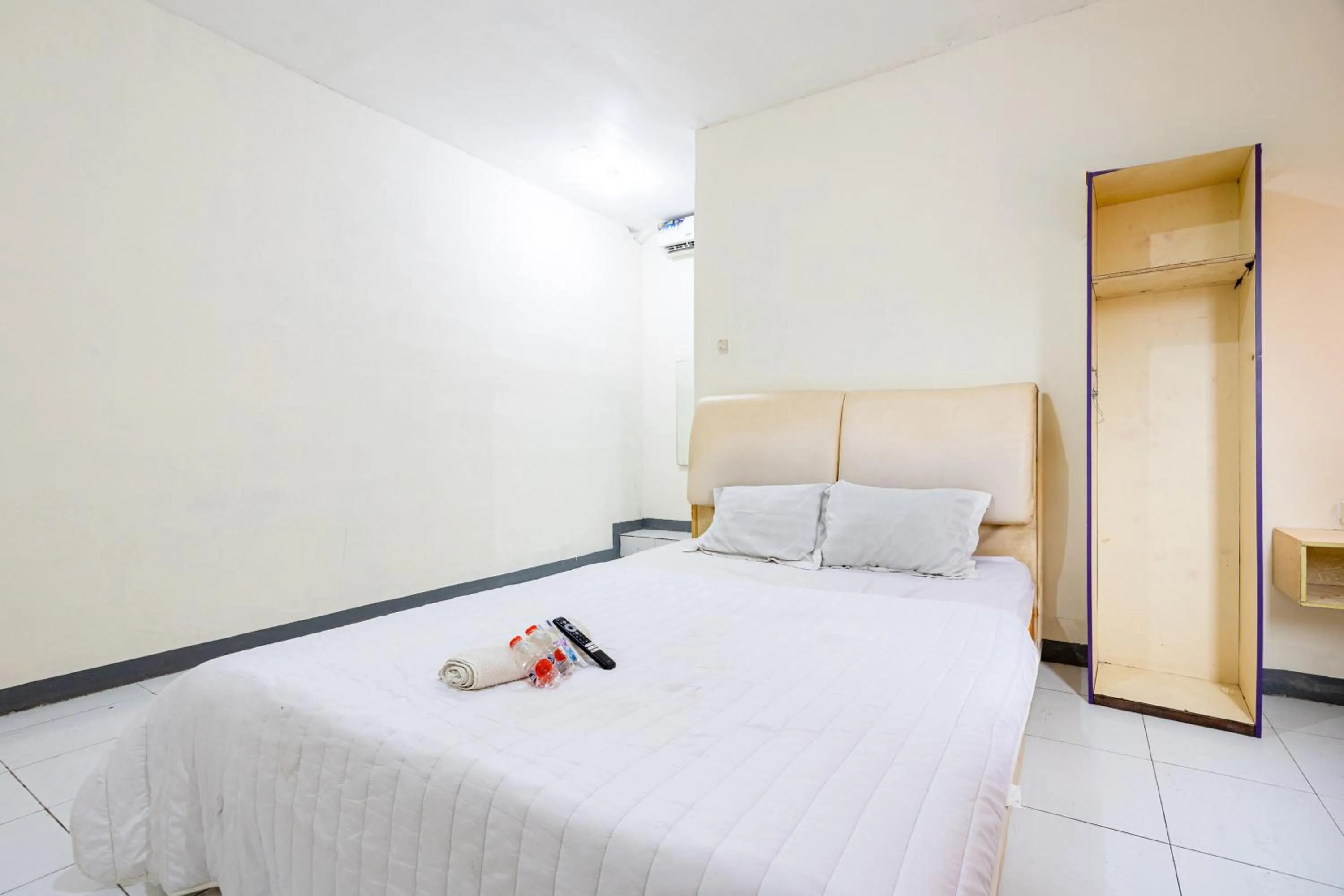Bedroom, Bed in Simple Hotel Bogor RedPartner