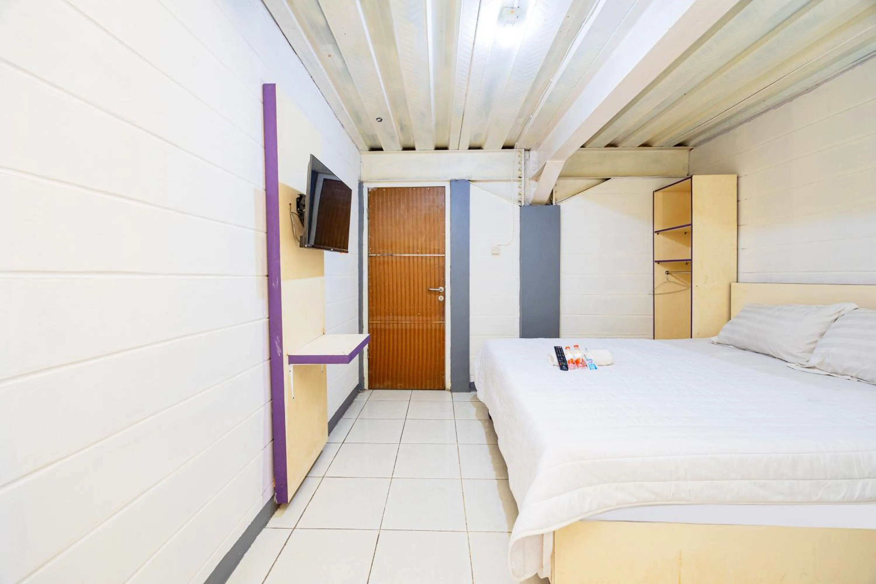 Bedroom, Bed in Simple Hotel Bogor RedPartner