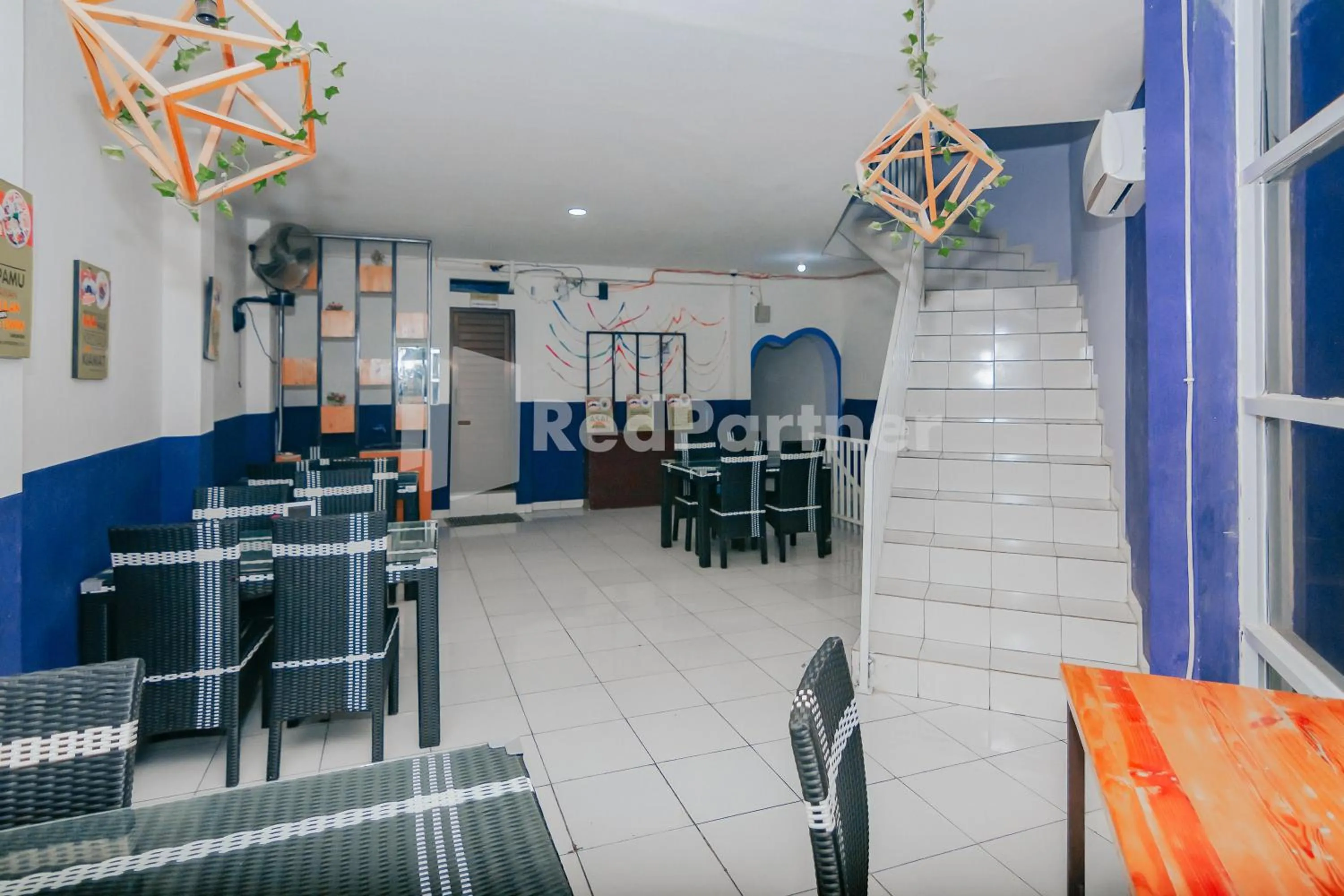 Restaurant/places to eat in Ungu Kangen Hotel Bogor Mitra RedDoorz