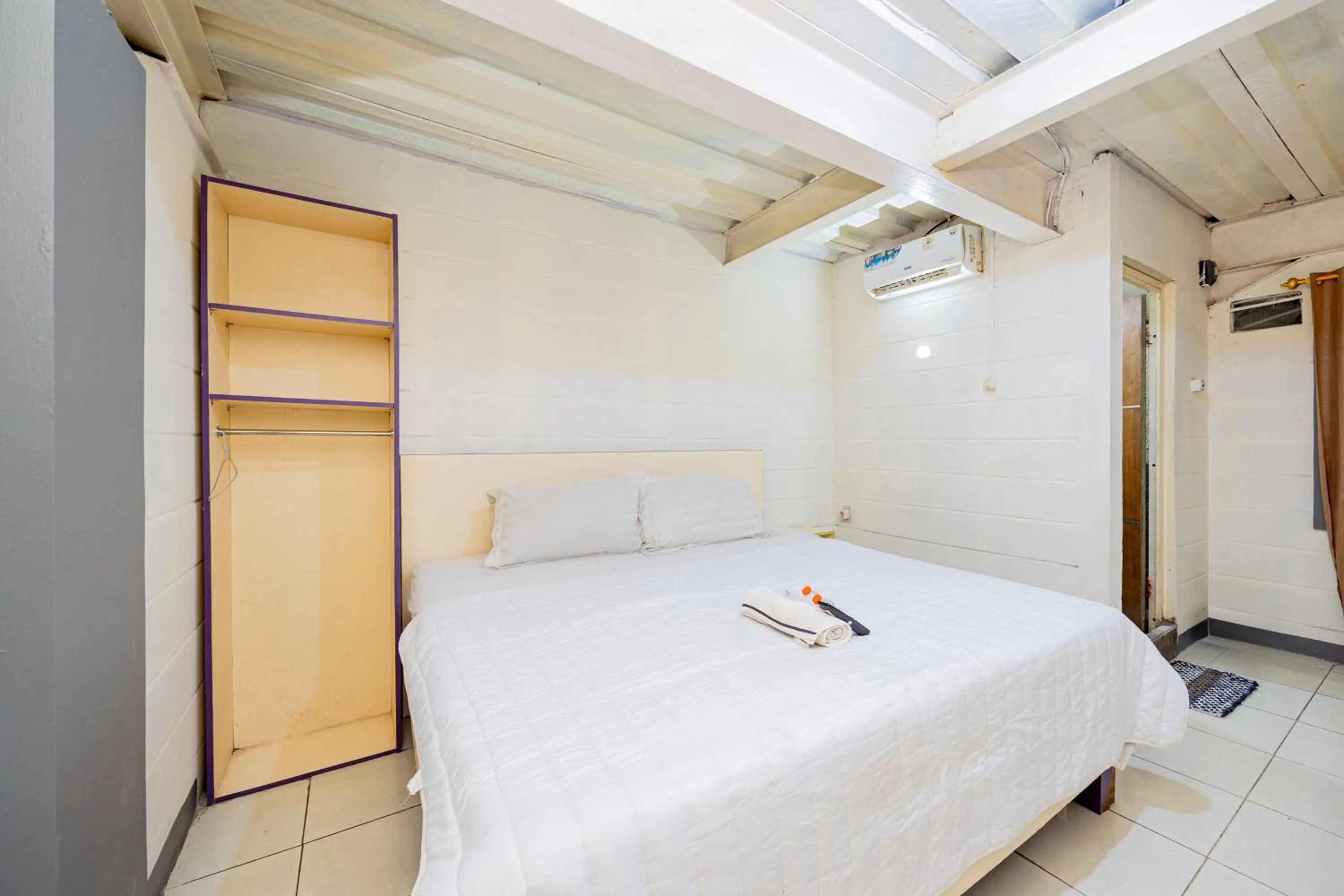 Bedroom, Bed in Simple Hotel Bogor RedPartner