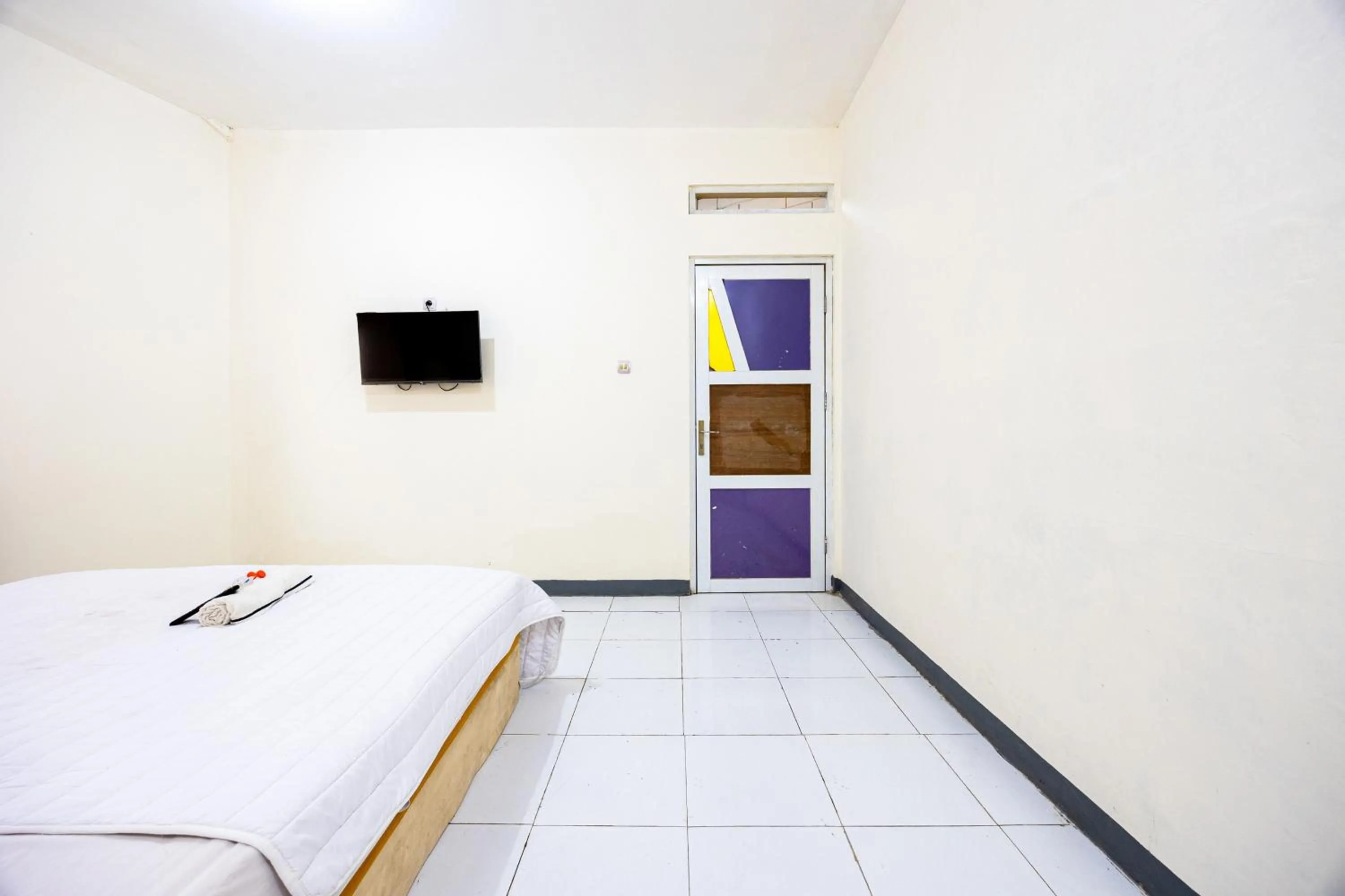 Bedroom, Bed in Simple Hotel Bogor RedPartner