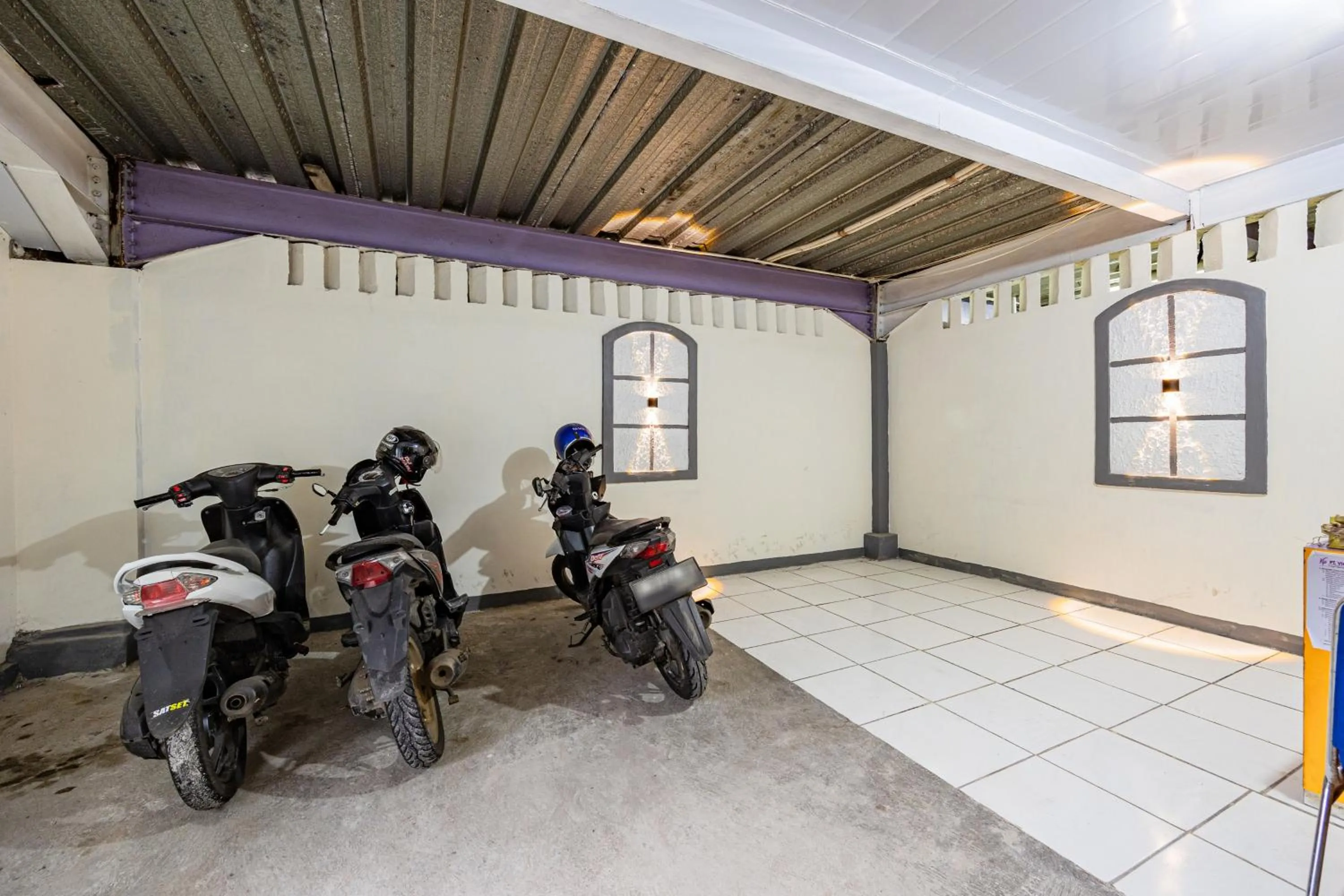 Parking in Simple Hotel Bogor RedPartner