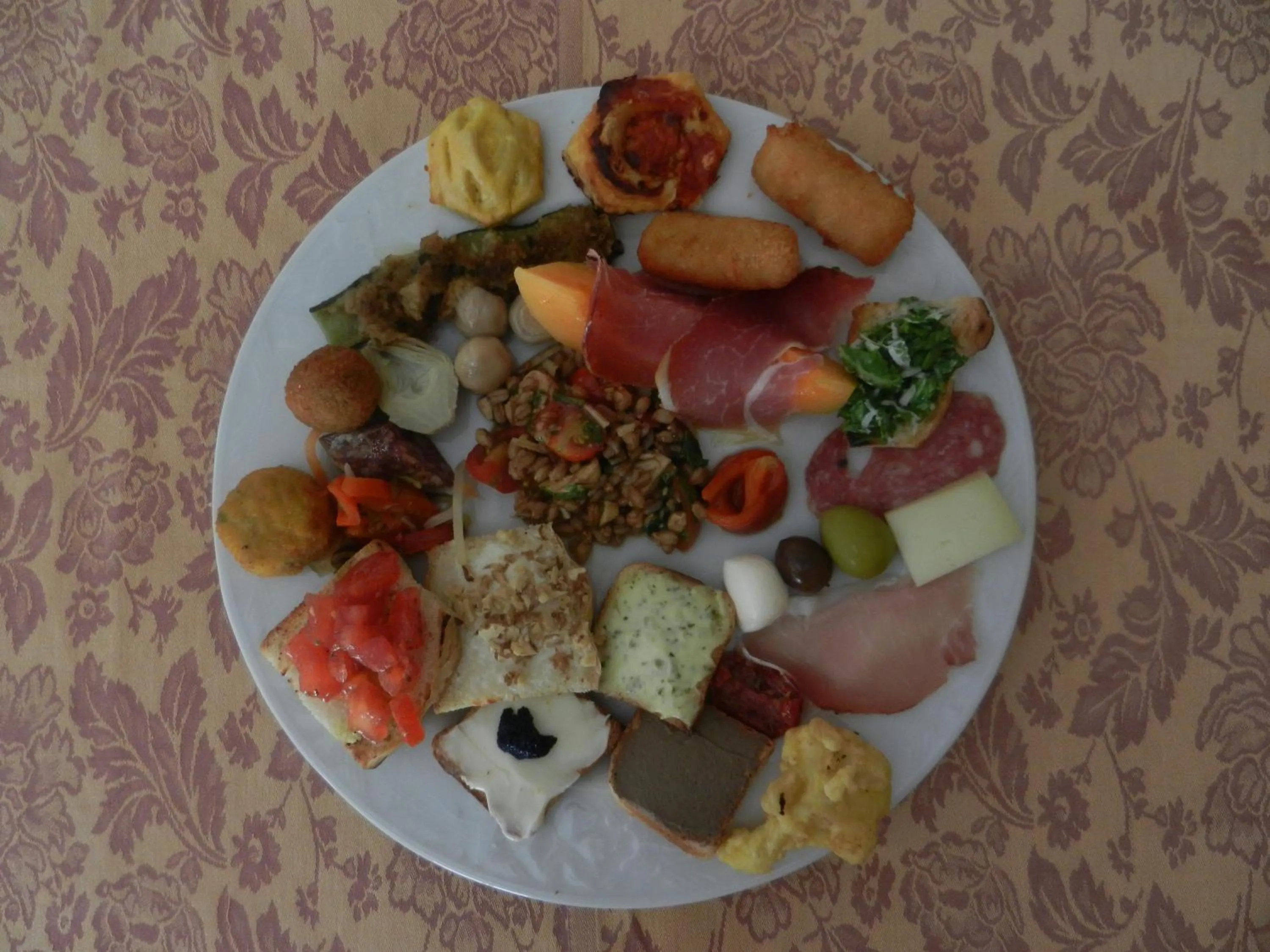 Food in Hotel Paradiso