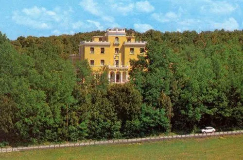 Facade/entrance in Hotel Paradiso