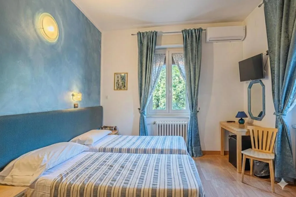 Bedroom, Bed in Hotel Paradiso