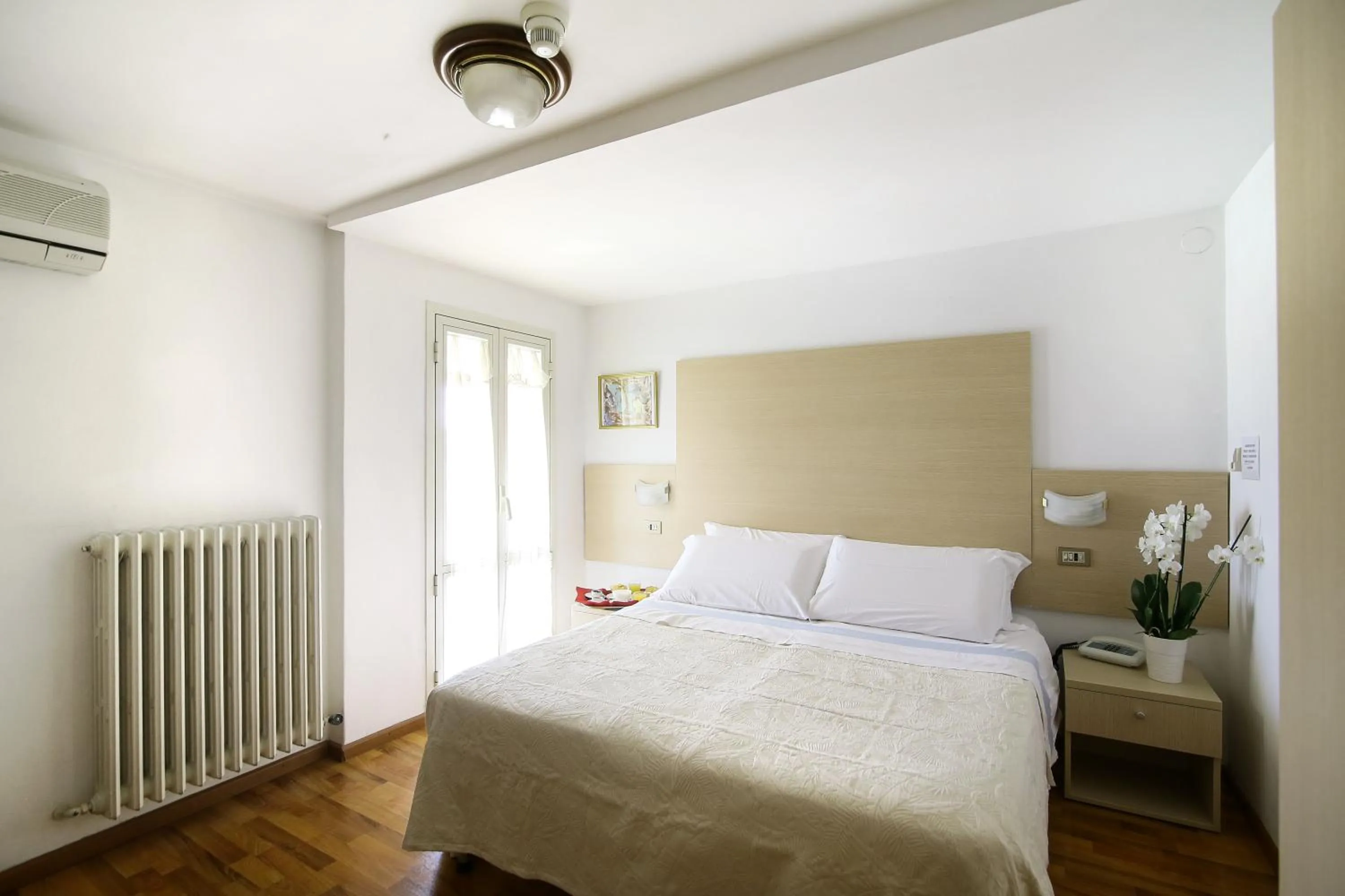 Bed in Hotel Paradiso