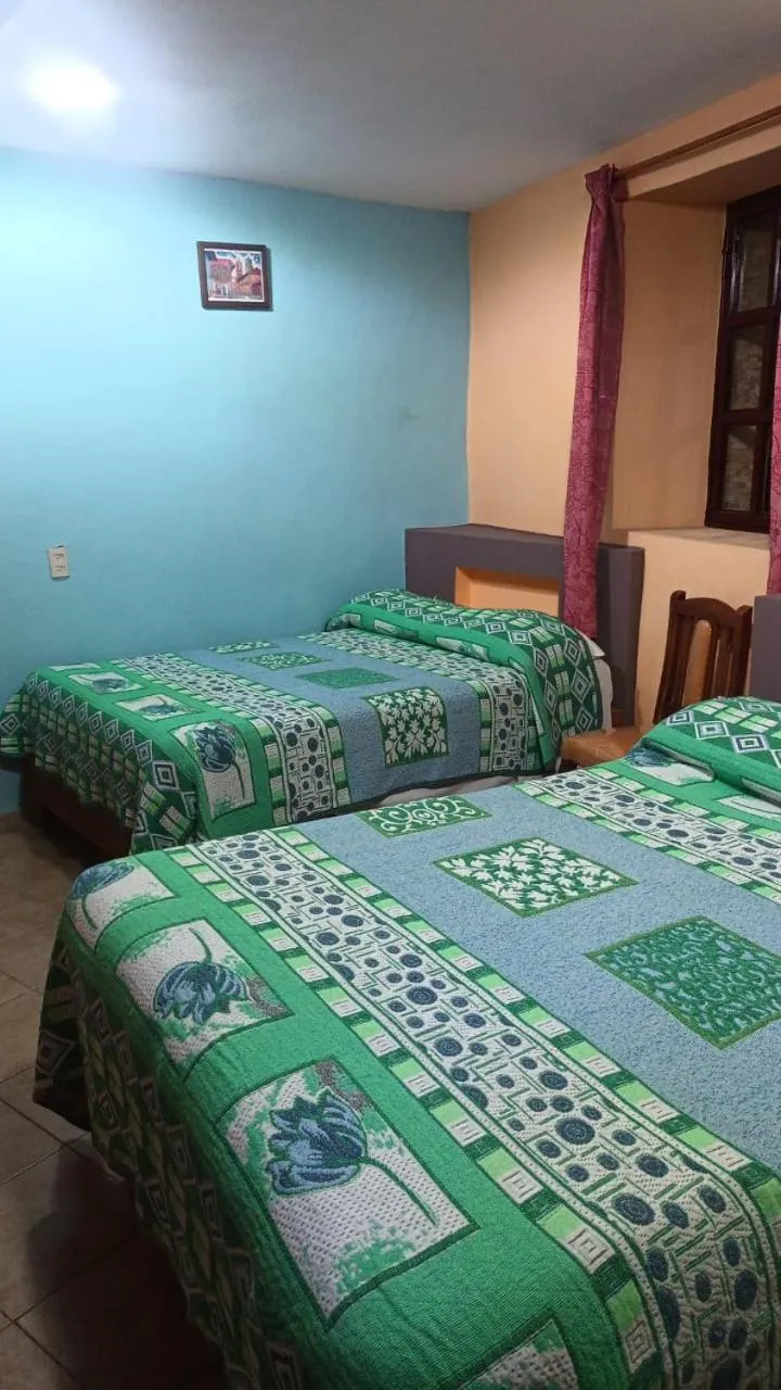 Photo of the whole room, Bed in Hotel California