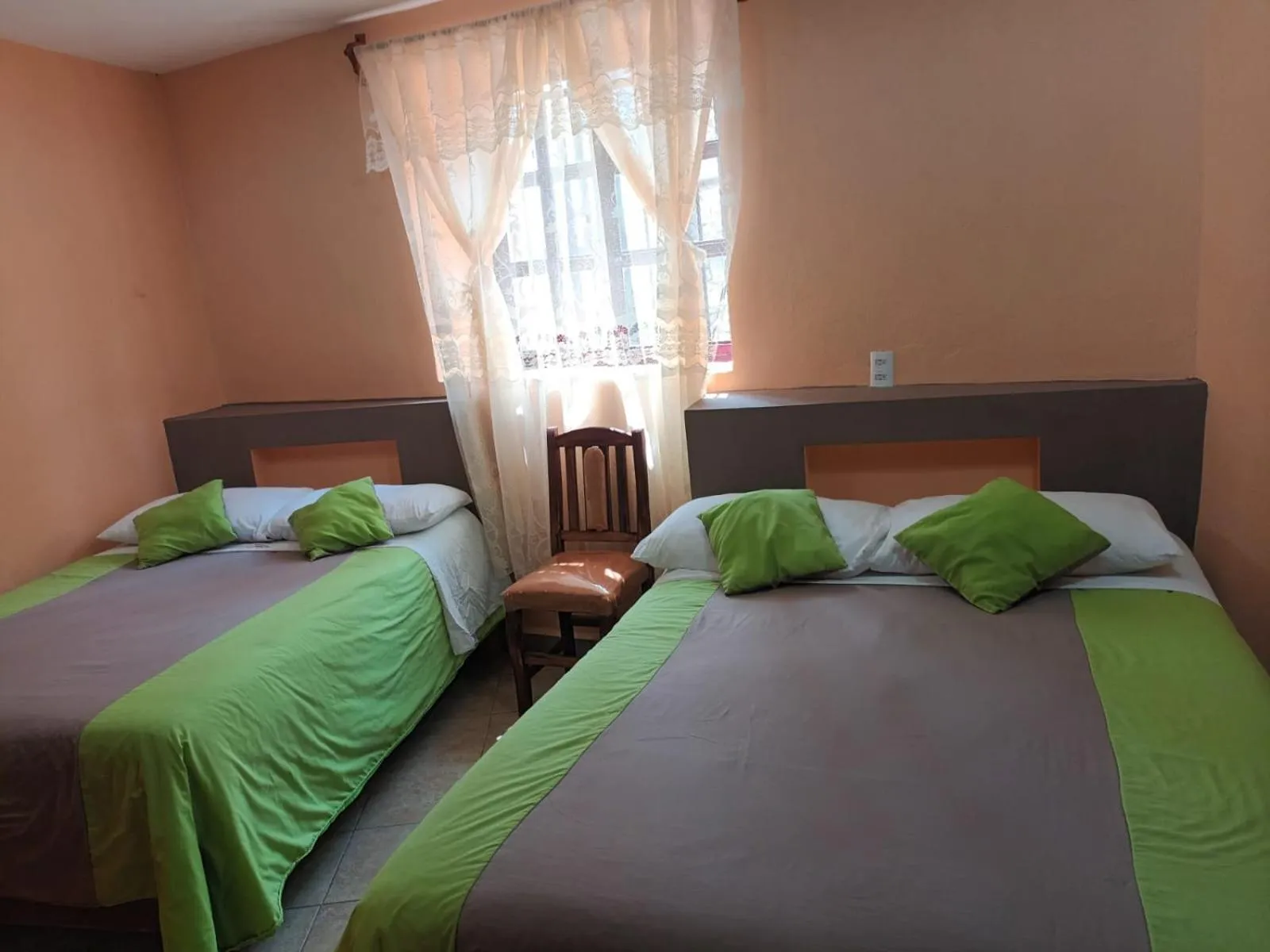 Photo of the whole room, Bed in Hotel California