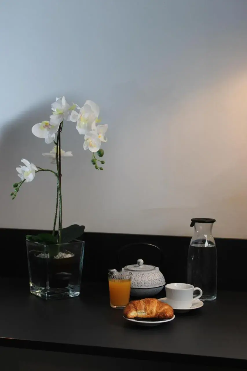 Deluxe Double or Twin Room in Victoria by Petit Chic Deluxe Double or Twin Room in Victoria by Petit Chic