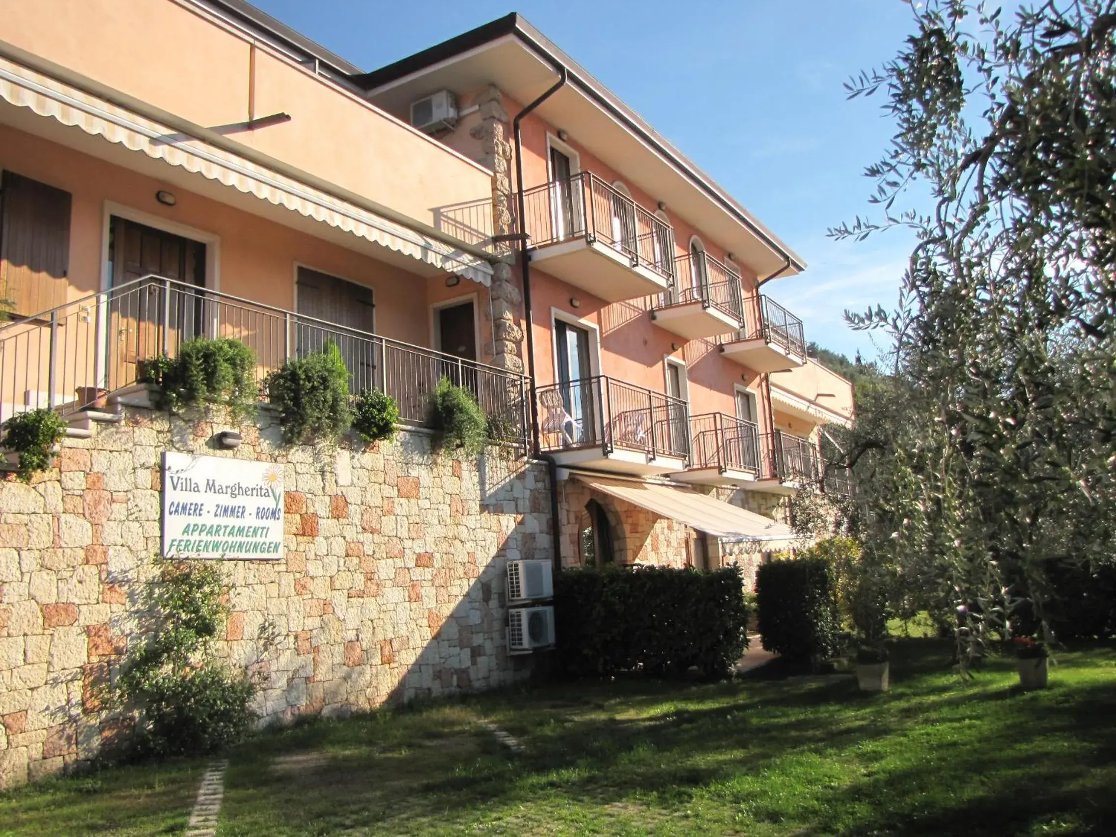 Property building in Residence Villa Margherita Property building in Residence Villa Margherita