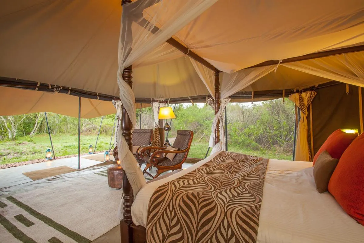 Bed in Mara Ngenche Safari Camp - Maasai Mara National Reserve