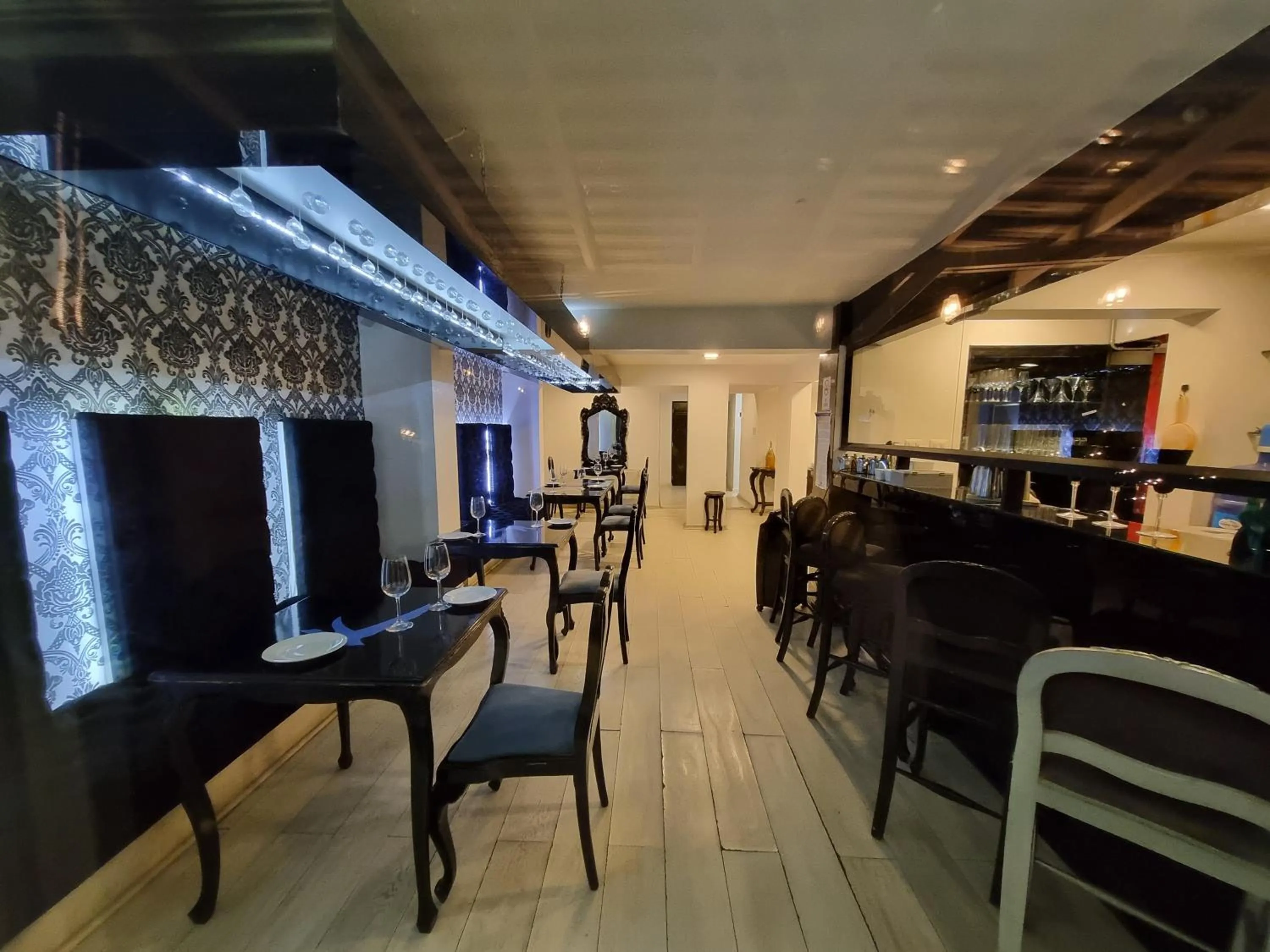 Restaurant/places to eat in Winery Hotel Boutique