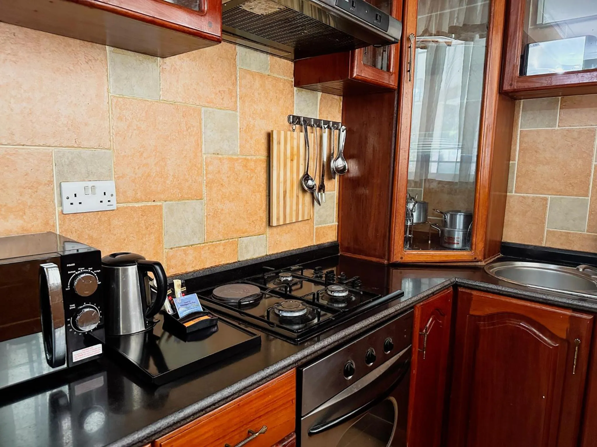 Kitchen or kitchenette in The Amariah Hotel & Apartments Mikocheni
