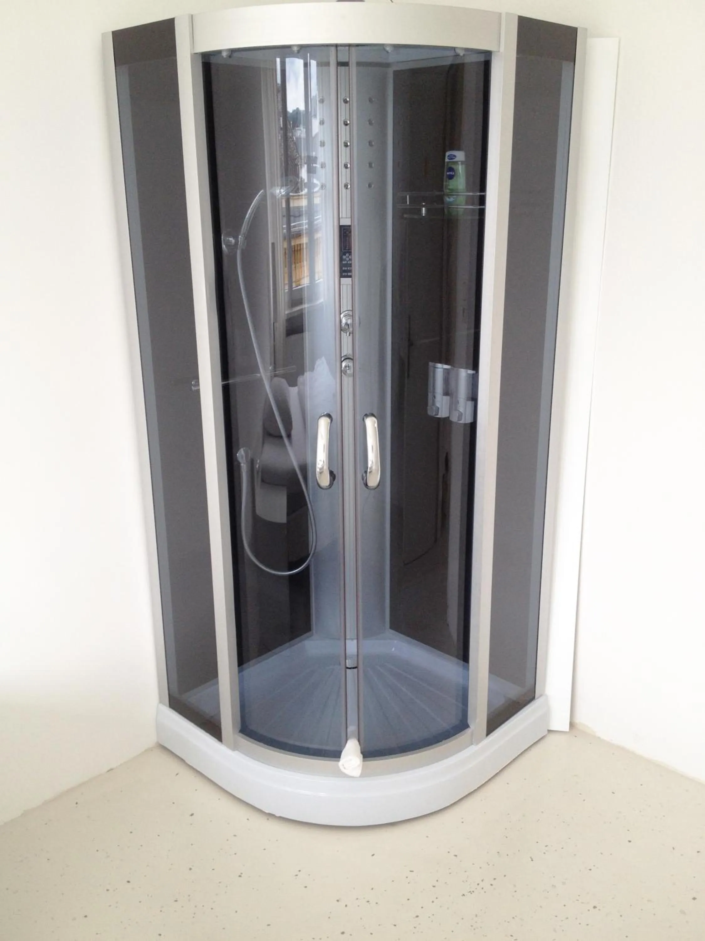 Shower in Business Hostel Wiesbaden ONE