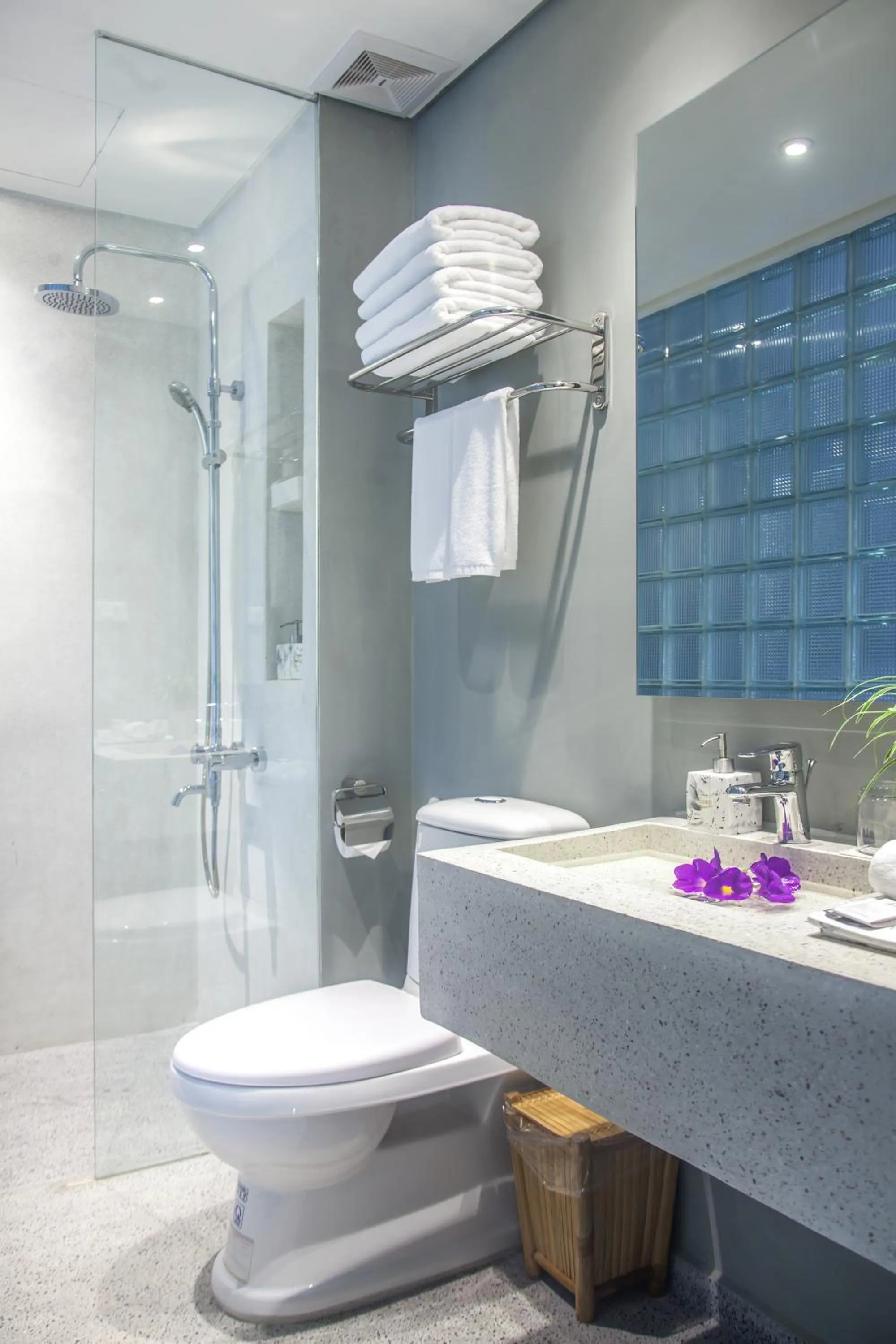 Shower in Thanh Tan Hot Springs By Fusion