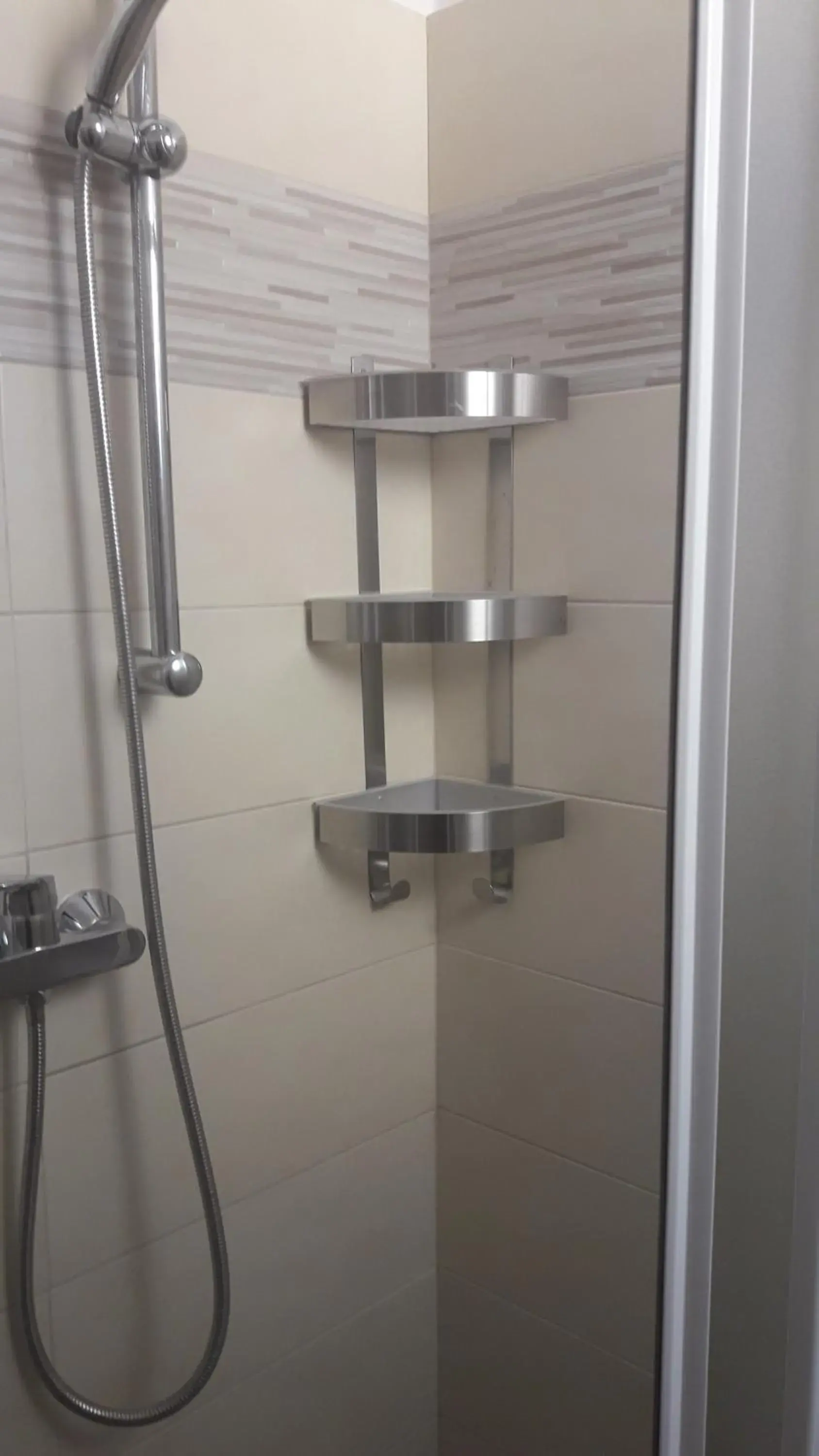 Shower, Bathroom in Hotel Imperiale