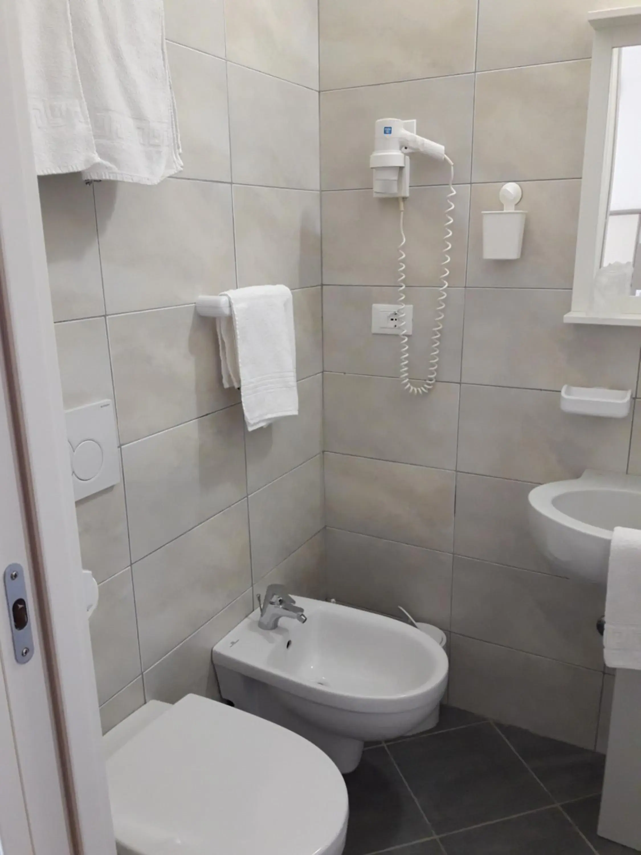 Toilet, Bathroom in Hotel Imperiale