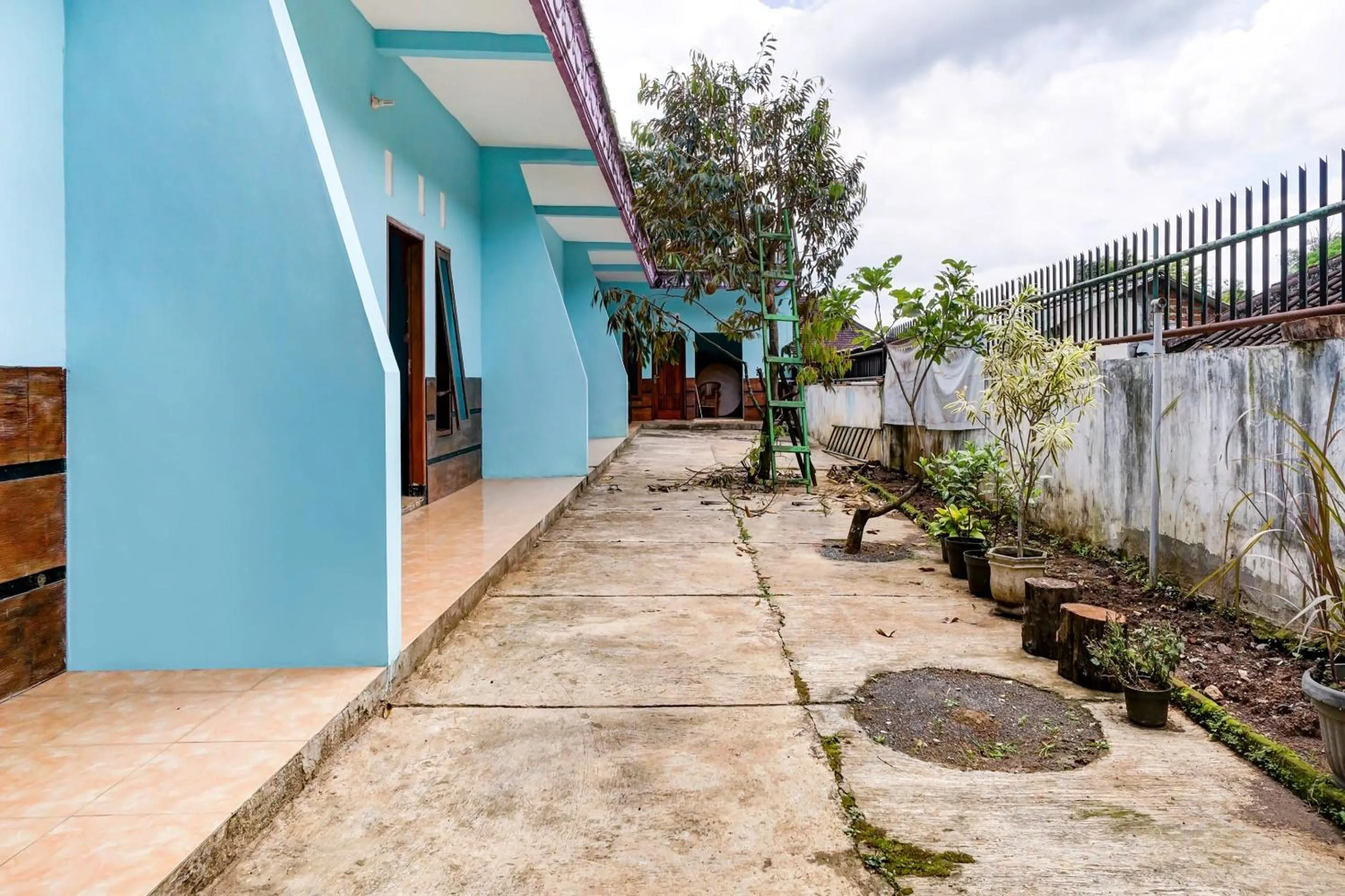 Lobby or reception in OYO Life 90879 Ara Predator Funpark