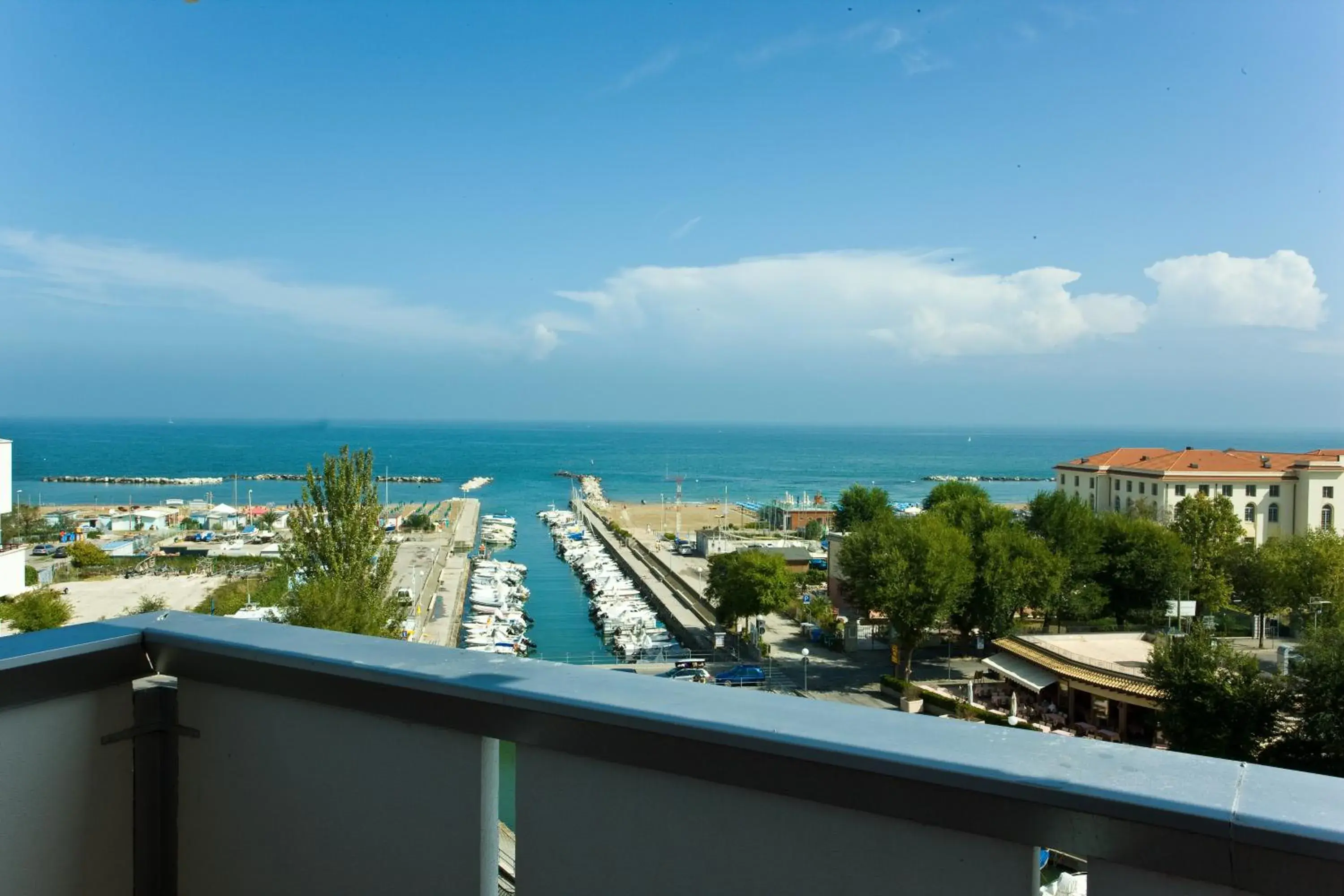 Balcony/Terrace, Sea View in Waldorf Palace Hotel