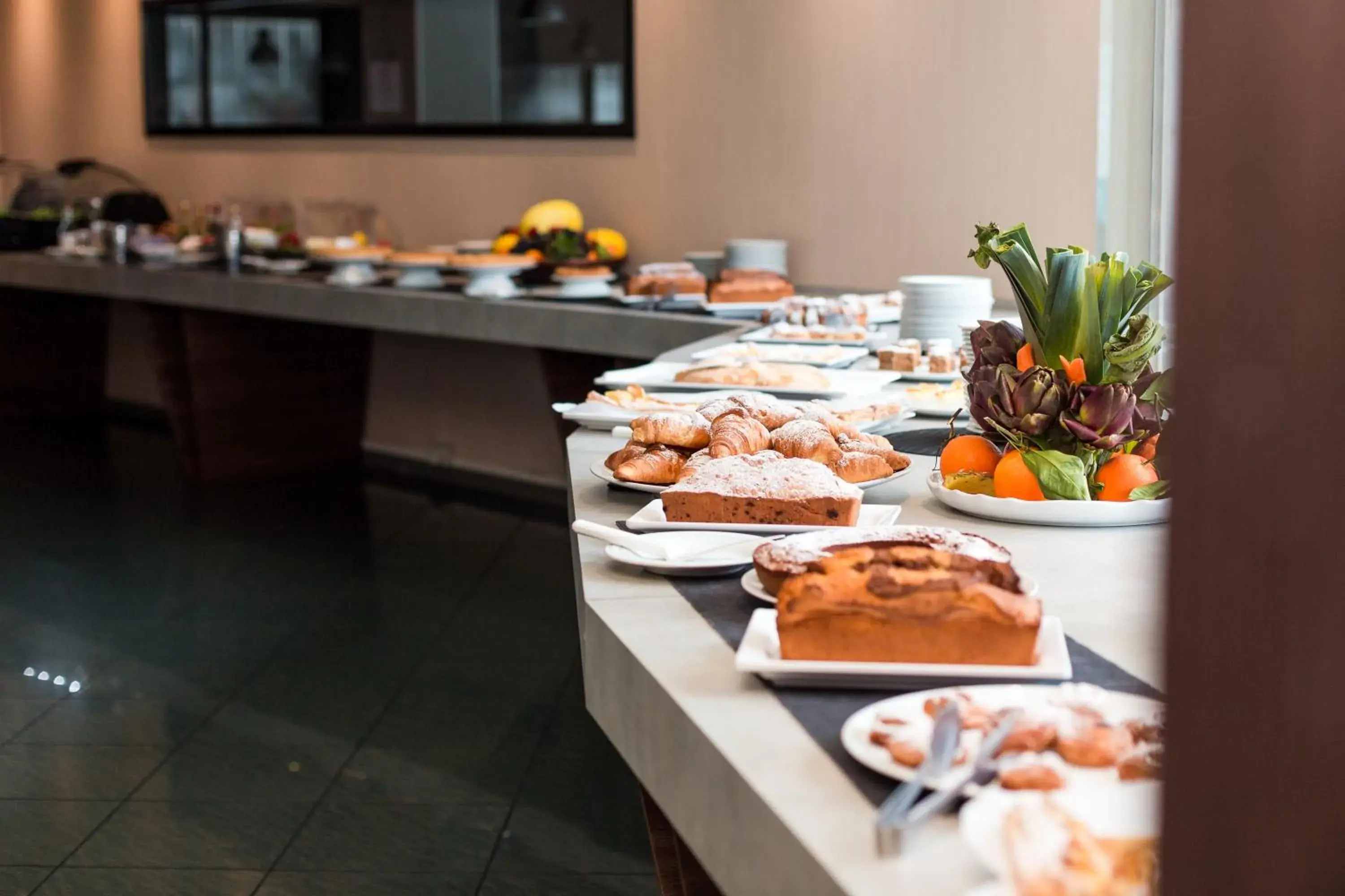 Continental breakfast in Waldorf Palace Hotel