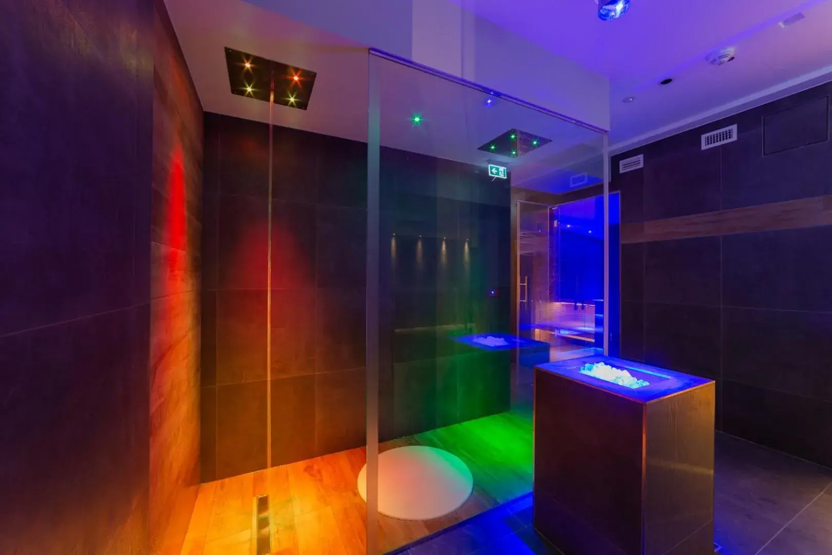 Spa and wellness centre/facilities, Bathroom in Waldorf Palace Hotel