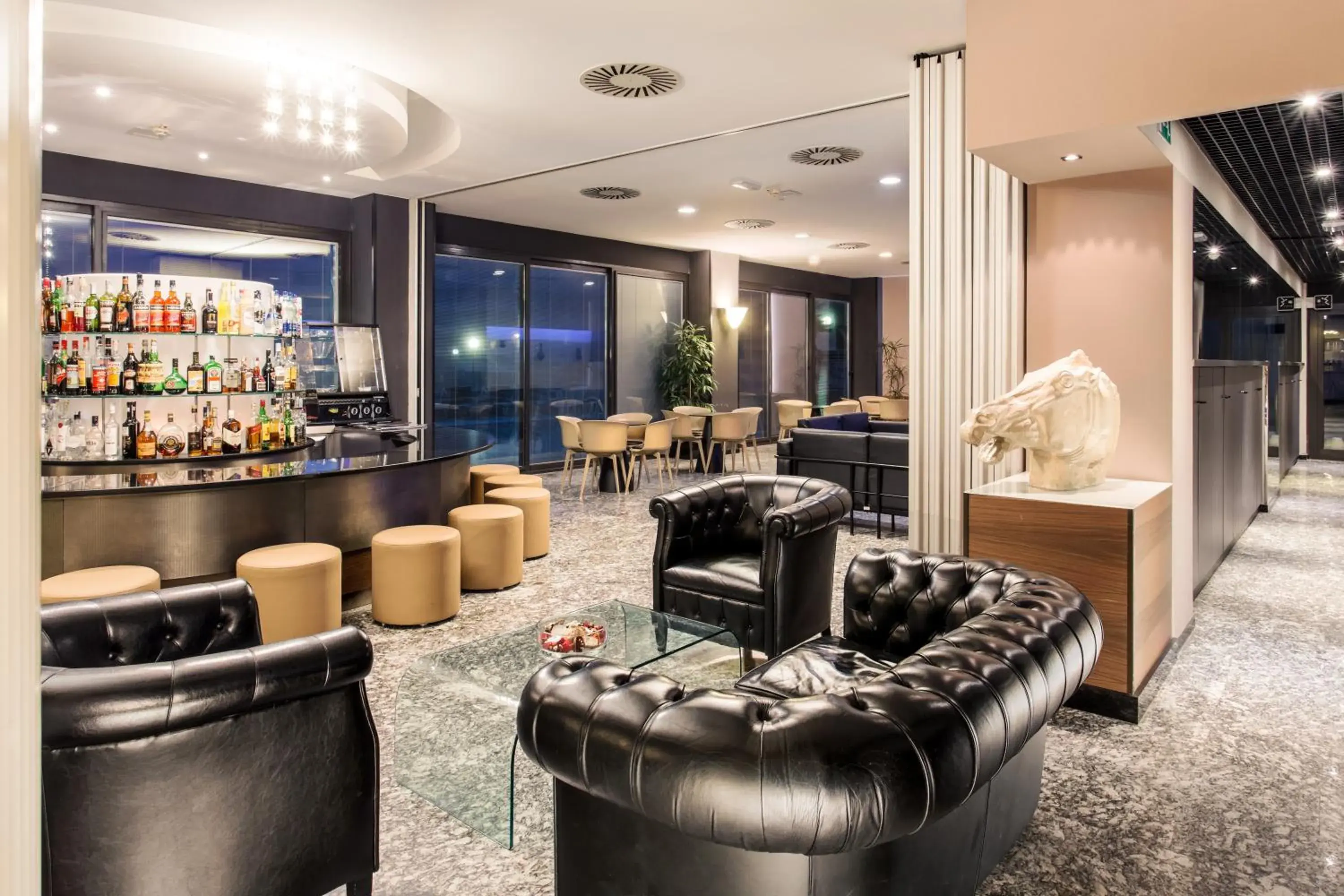 Lounge or bar, Lounge/Bar in Waldorf Palace Hotel