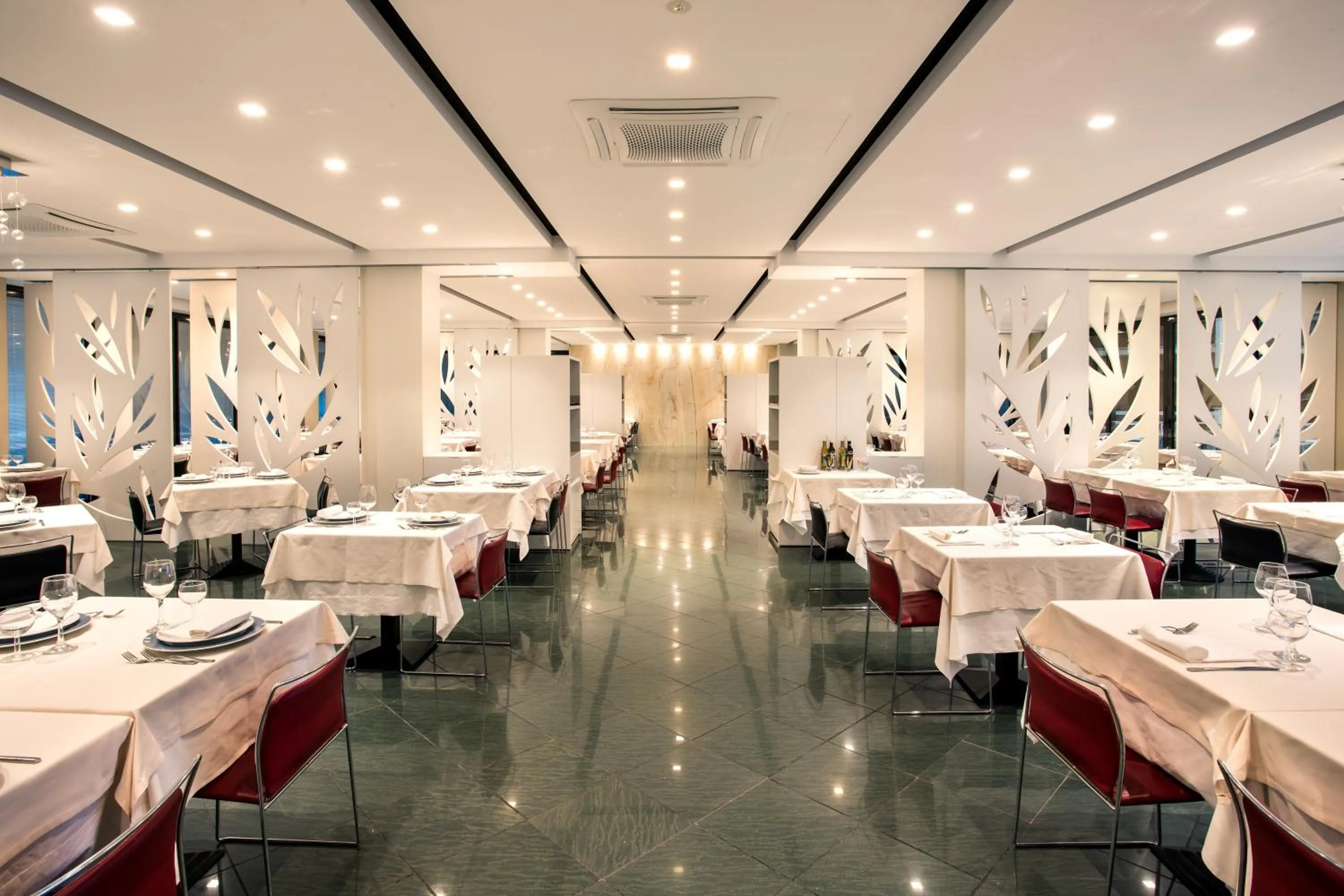 Restaurant/places to eat in Waldorf Palace Hotel