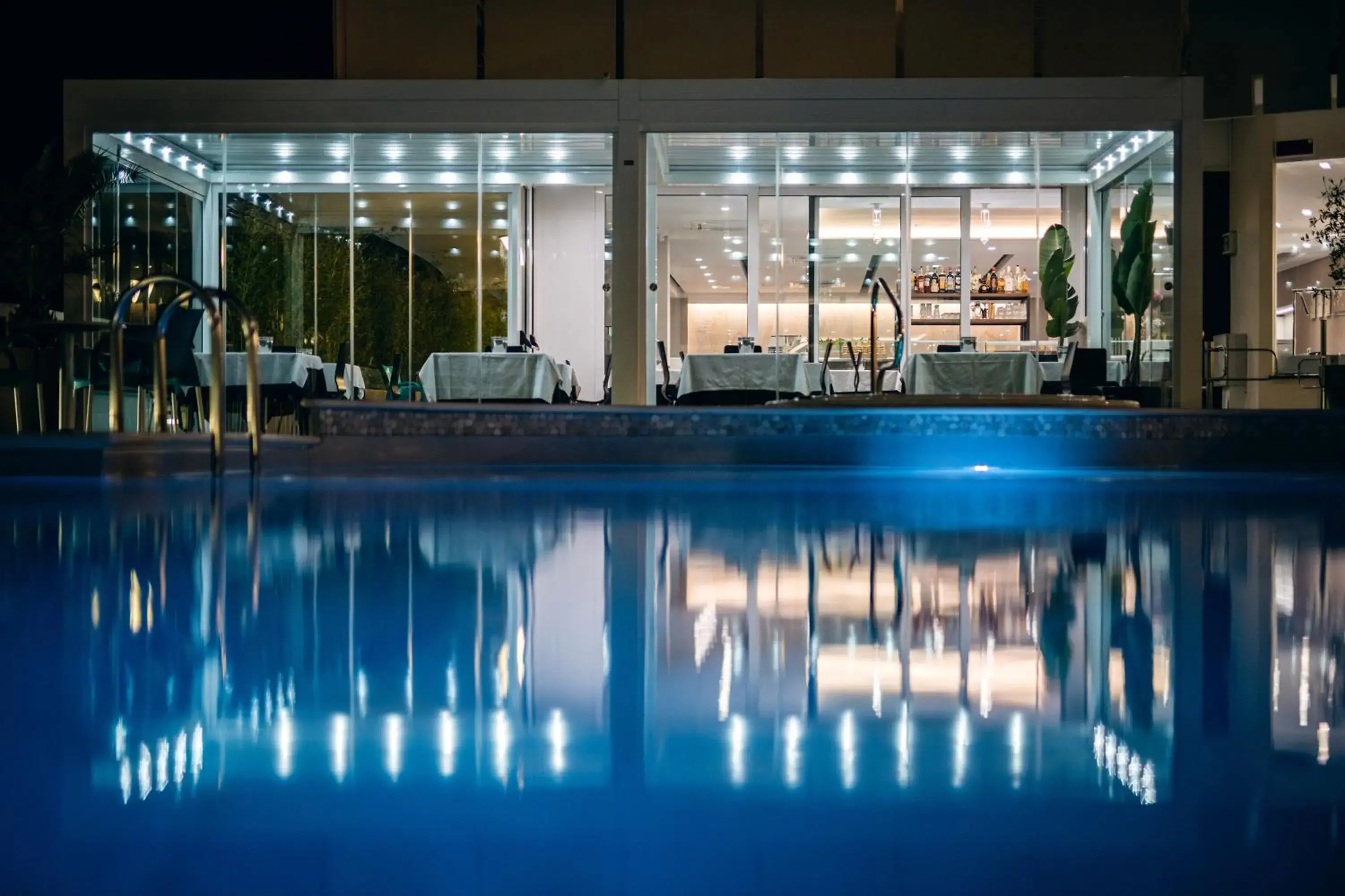 Swimming Pool in Waldorf Palace Hotel